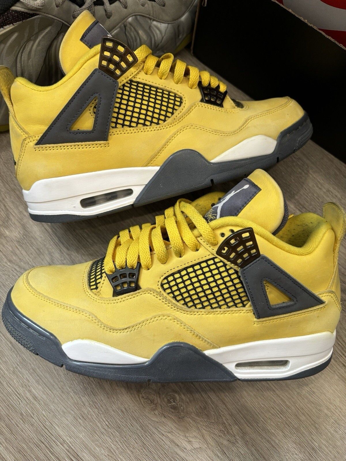 Jordan Brand Air Jordan 4 Retro Lightning Size US 9 / EU 42 - 1 Thumbnail