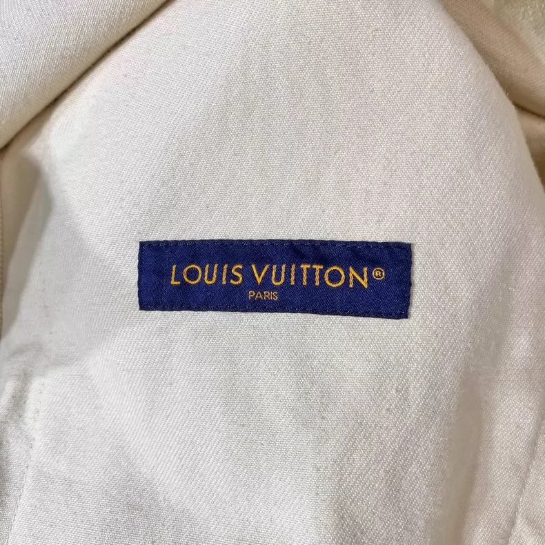 Louis Vuitton LOUIS VUITTON Embossed logo shirt 2504-Nextarrow Size US M / EU 48-50 / 2 - 7 Thumbnail