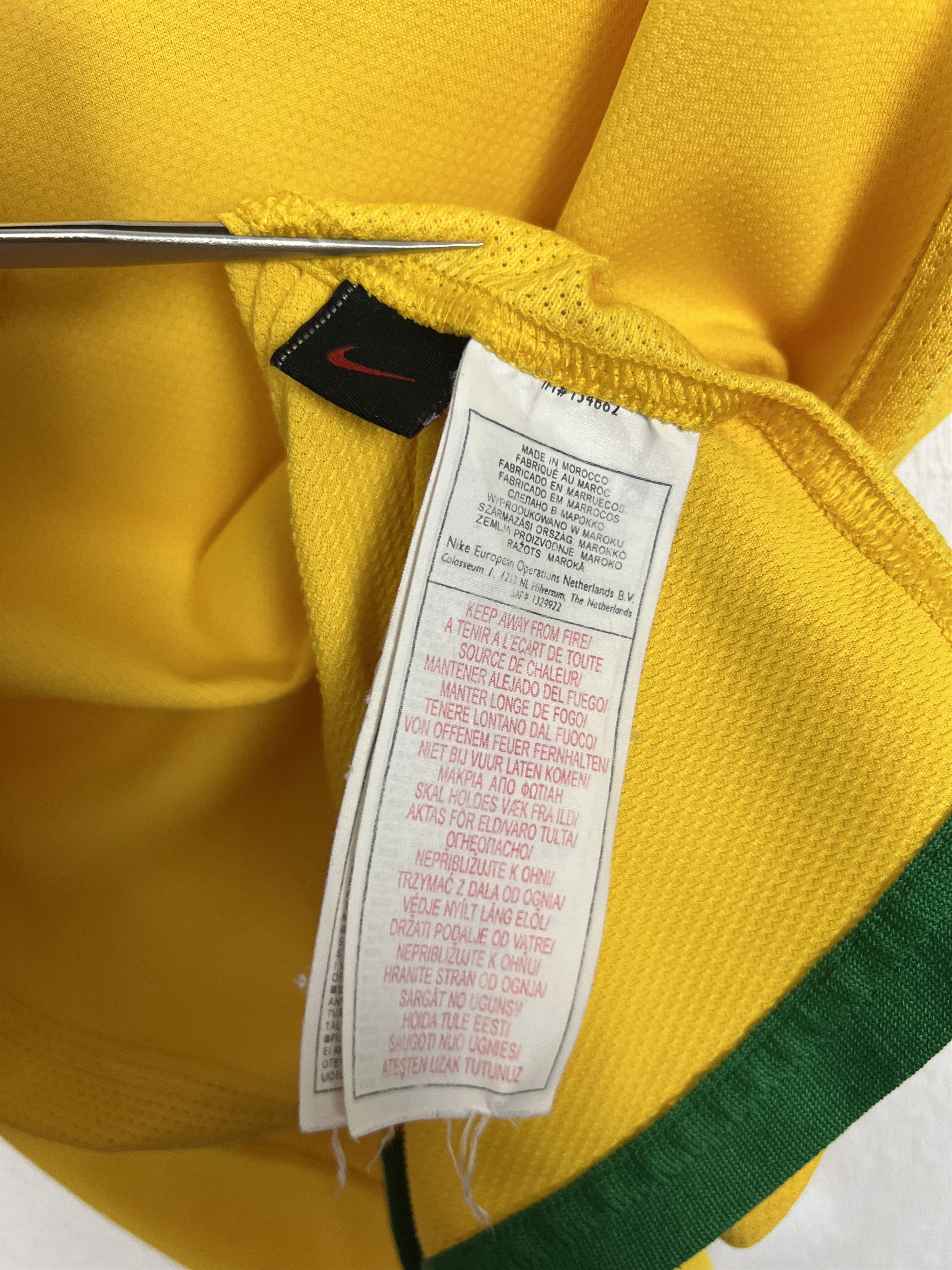 Nike Brazil Home football shirt 2006 Soccer Nike Jersey Mens Size US M / EU 48-50 / 2 - 8 Thumbnail