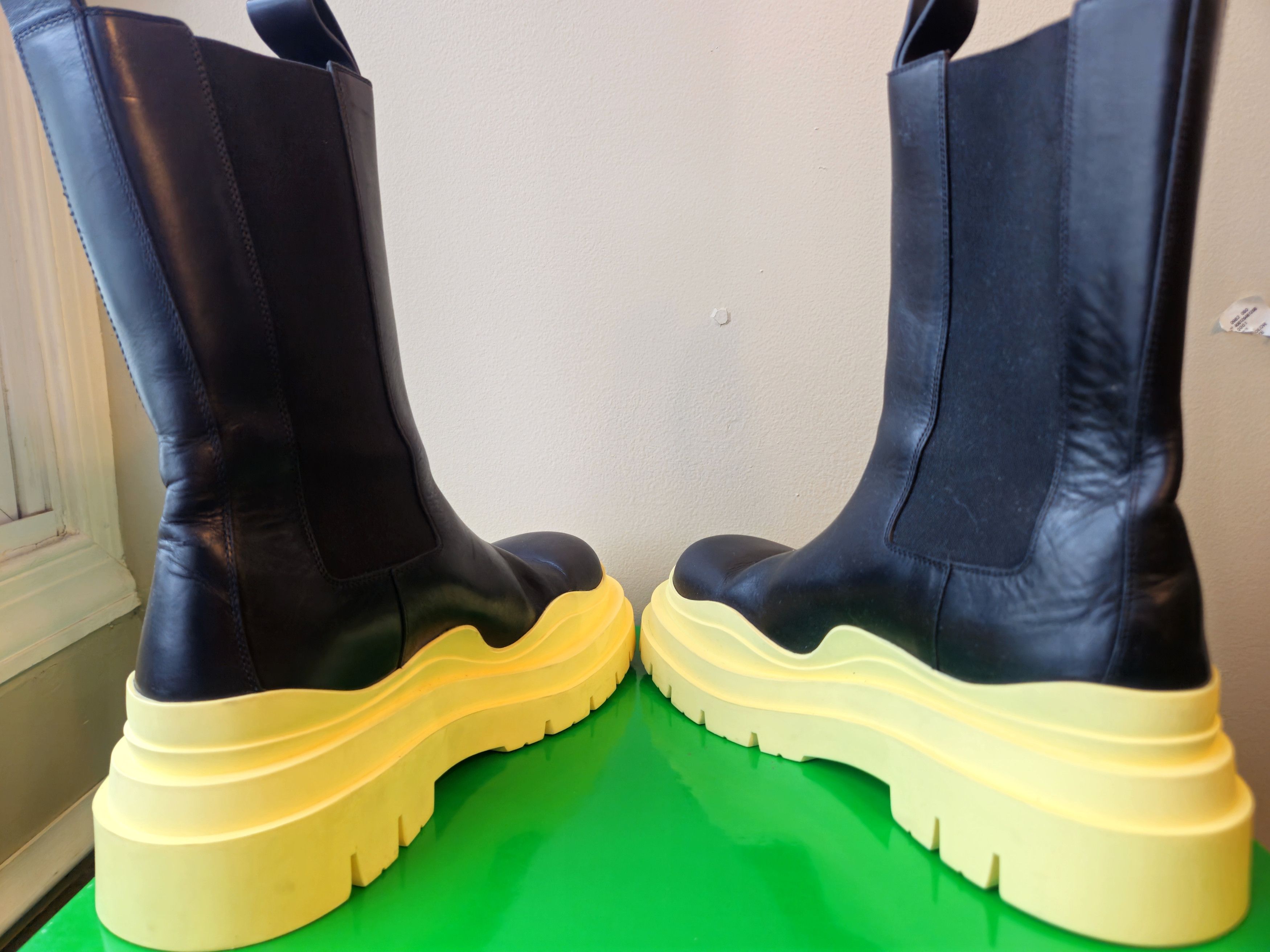 Bottega Veneta Bottega Veneta Women's Tire Size 9.5 Leather Chelsea Boots Size US 9.5 / IT 39.5 - 5 Thumbnail