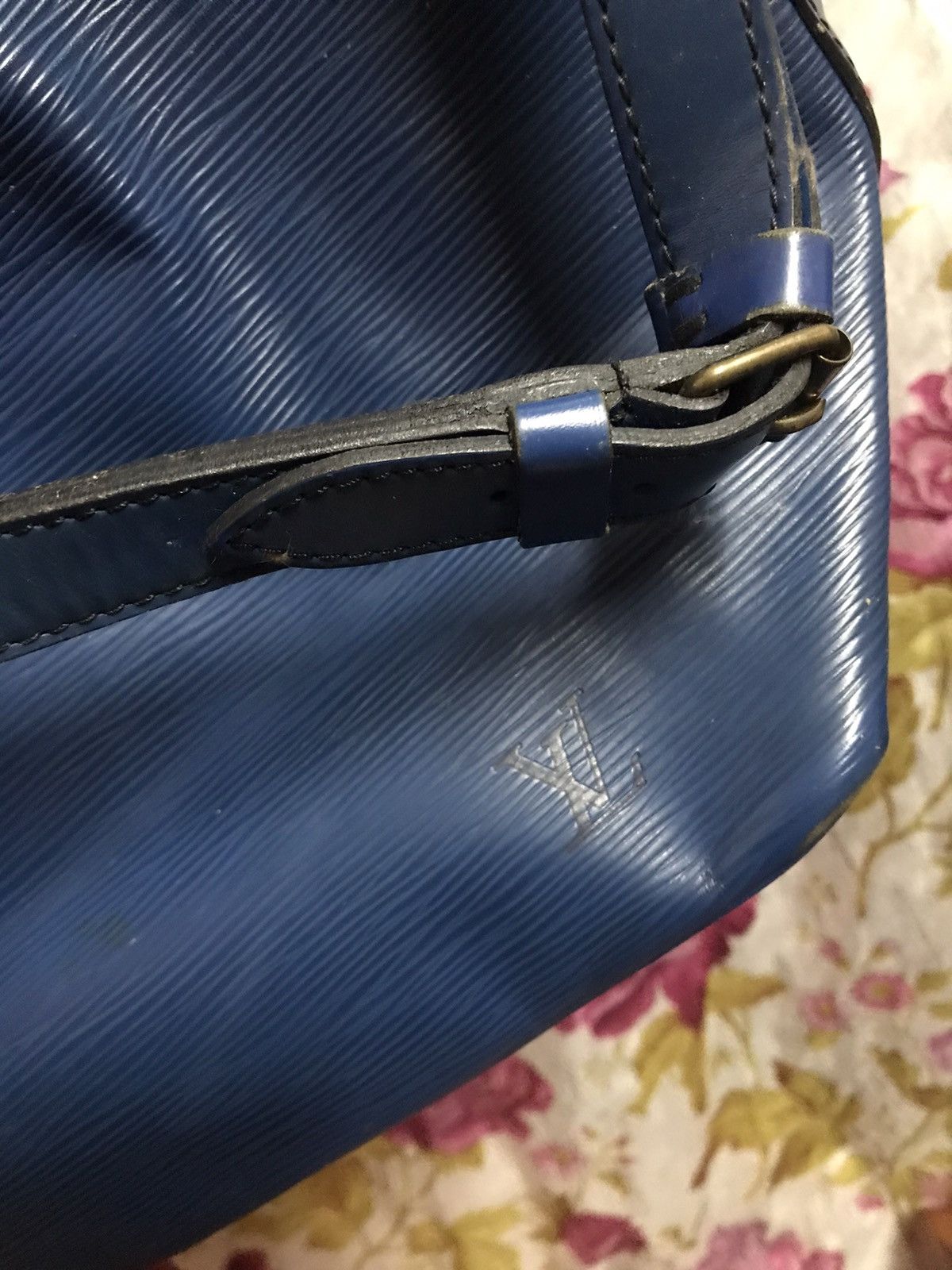 Louis Vuitton Authentic Louis Vuitton Epi Neo Size ONE SIZE - 8 Thumbnail
