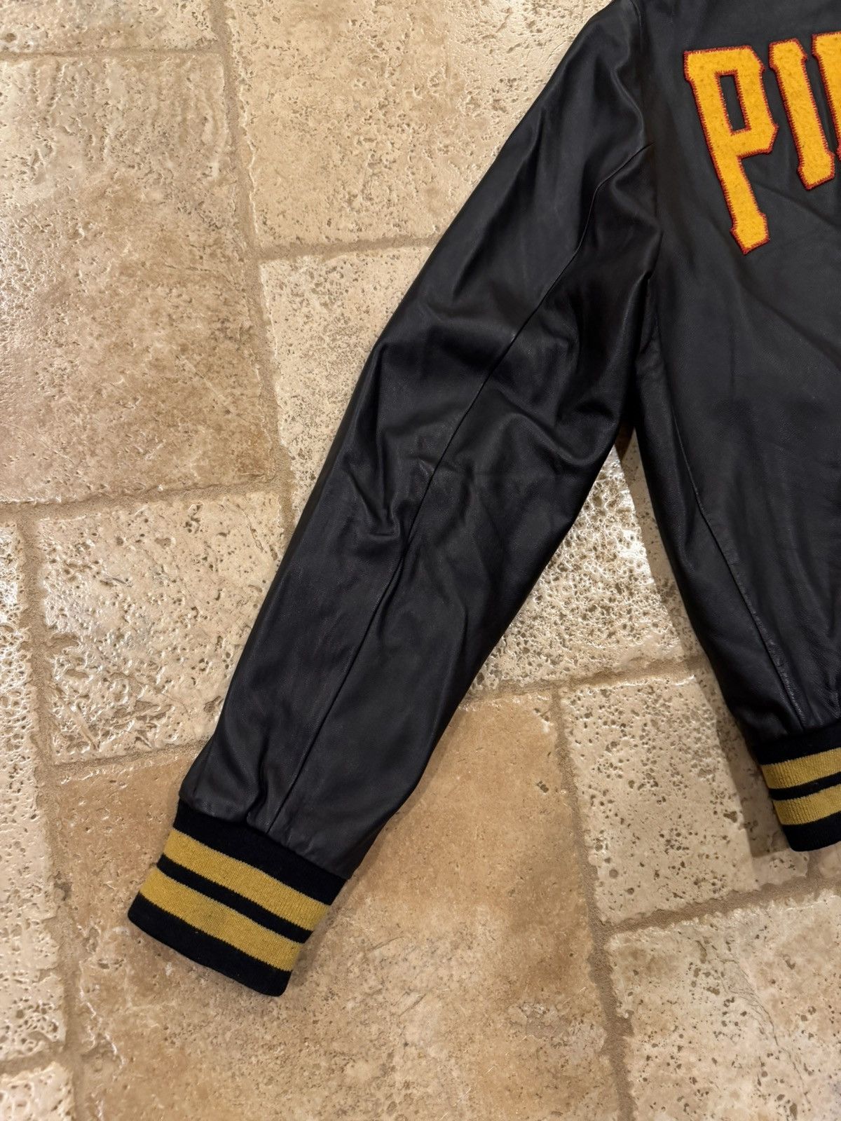 Gucci × MLB Gucci x MLB AW18 Pirates Black Leather Bomber Varsity Jacket Size US L / EU 52-54 / 3 - 16 Thumbnail