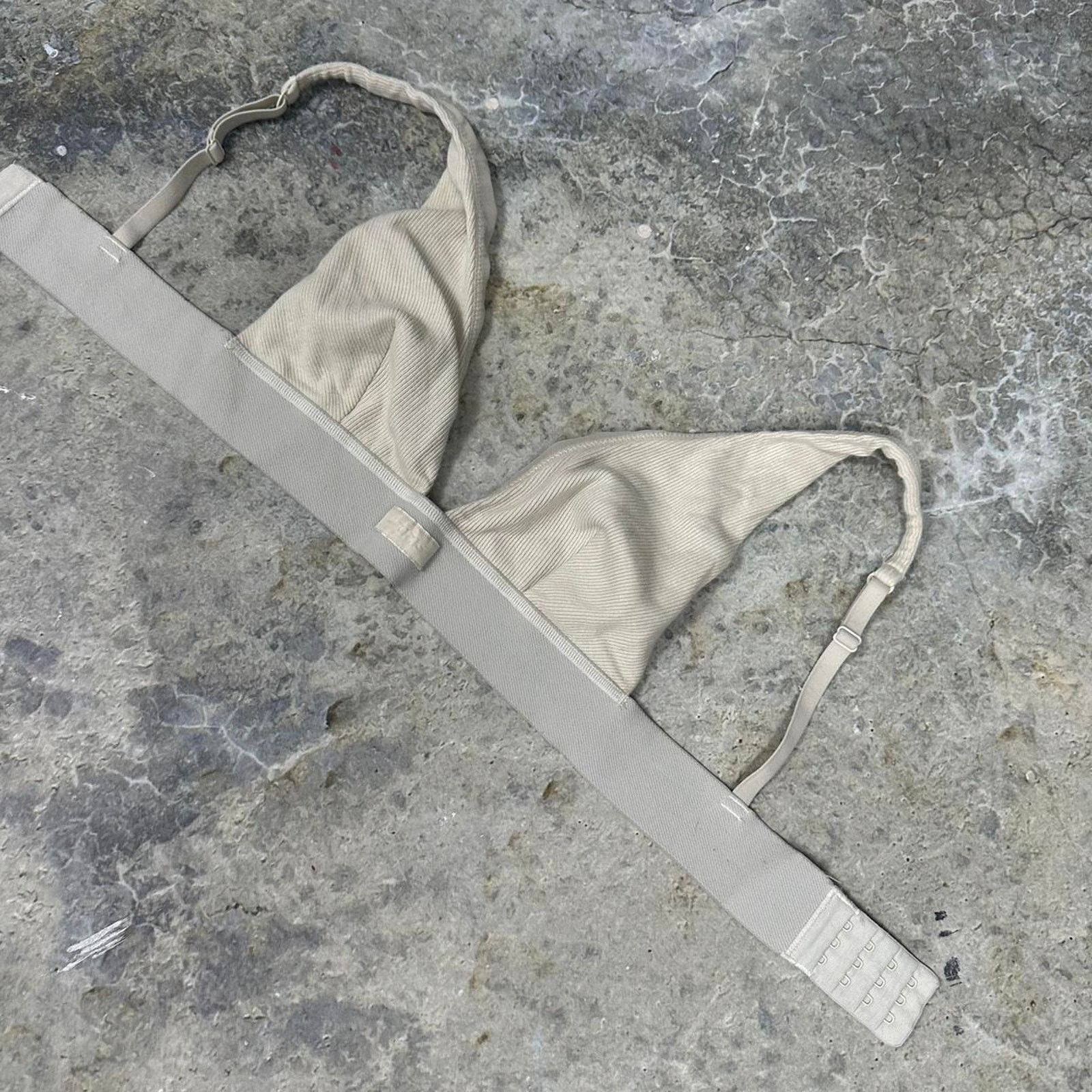SKIMS Skims BRa Size ONE SIZE - 4 Thumbnail