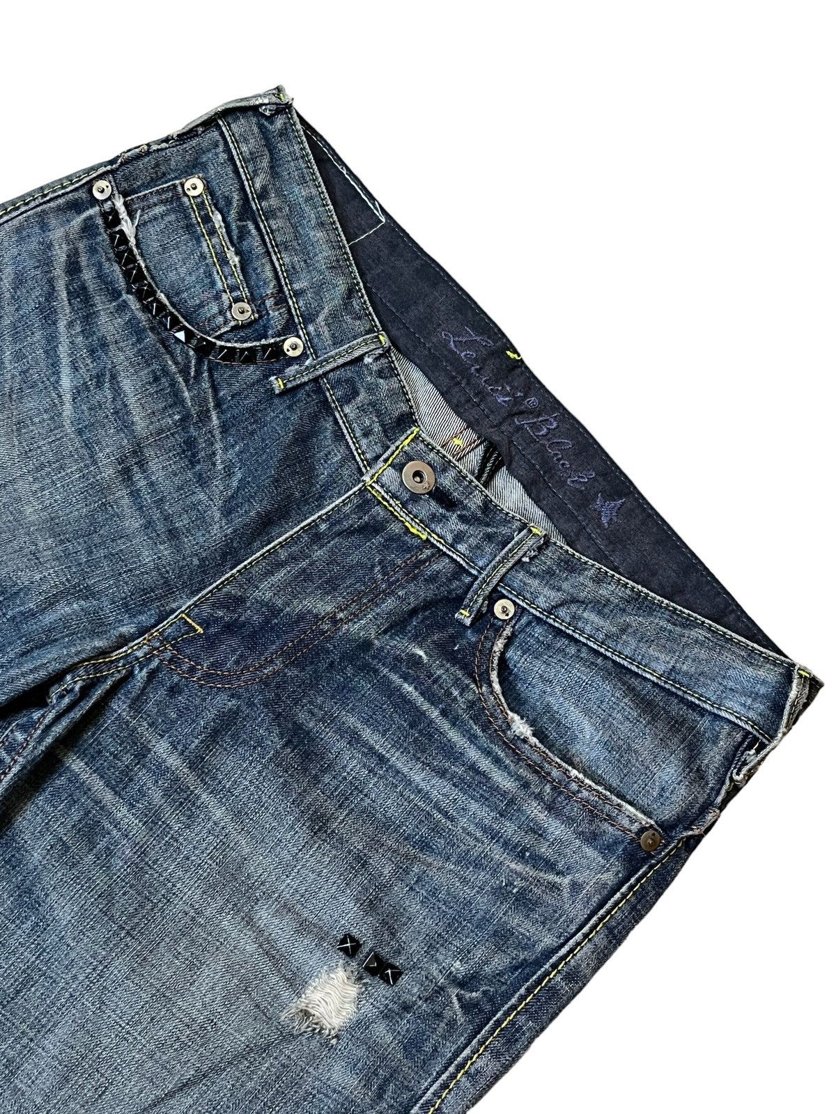 Levi's VINTAGE LEVI’S BLACK STAR CUSTOM STUD DISTRESSED DENIM Size US 33 - 6 Thumbnail