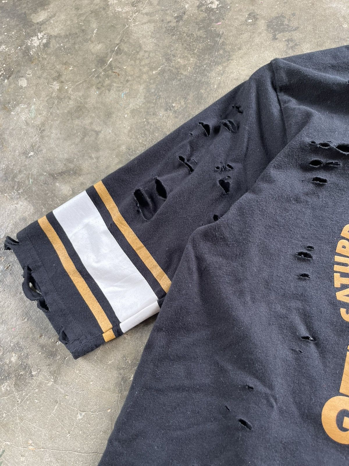 Hysteric Glamour × Japanese Brand RARE Hysteric Glamour Raglan Big Logo Distressed Tee Size US M / EU 48-50 / 2 - 4 Thumbnail