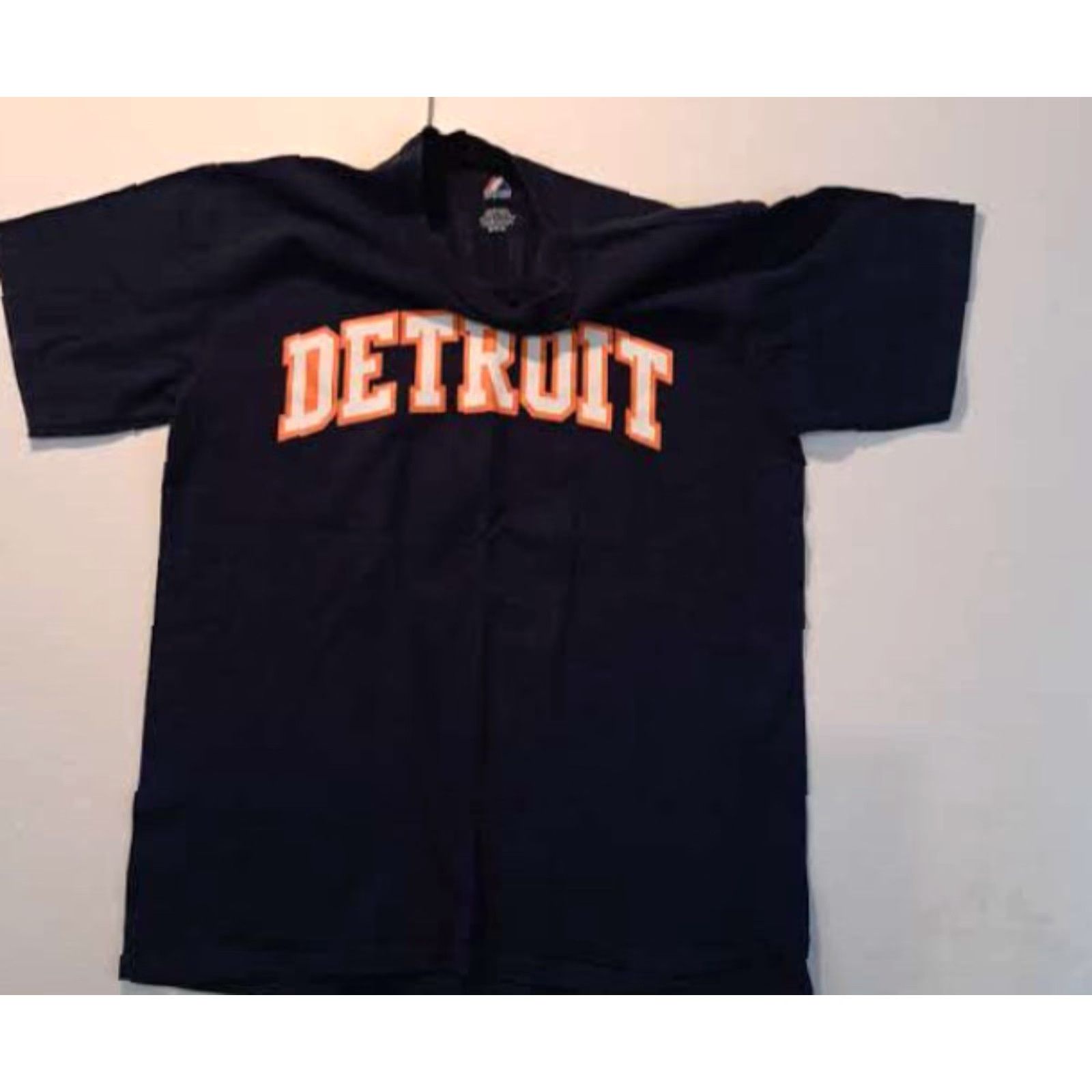 Vintage Detroit Tigers Majestic T-Shirt Jersey Crew Neck Short Sleeve Size M Blue Cotton Jersey Al Kaline Sports Men 26in long 21in pit to pit EUC Size US M / EU 48-50 / 2 - 3 Thumbnail