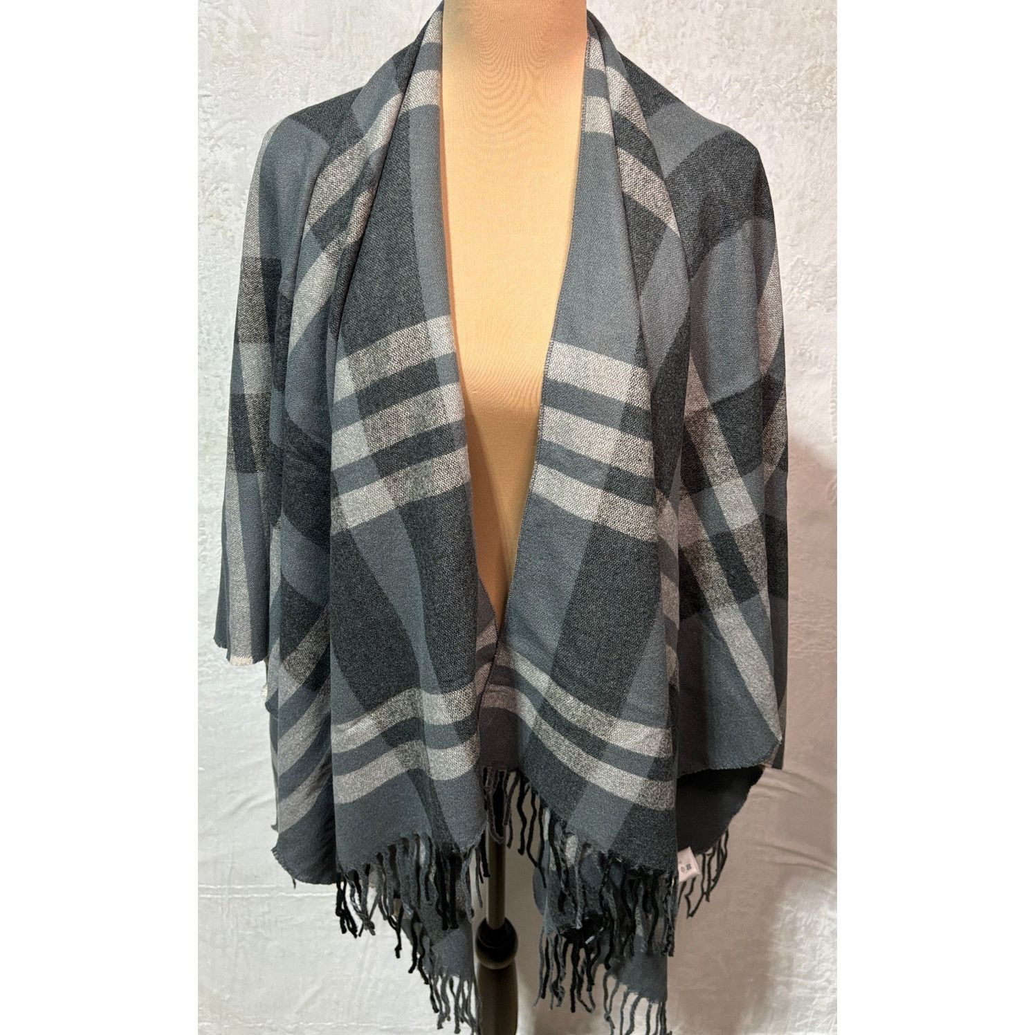Other SIIZU Causebox Women's Sustainable Ruana Shawl Poncho Wrap Size ONE SIZE - 5 Thumbnail