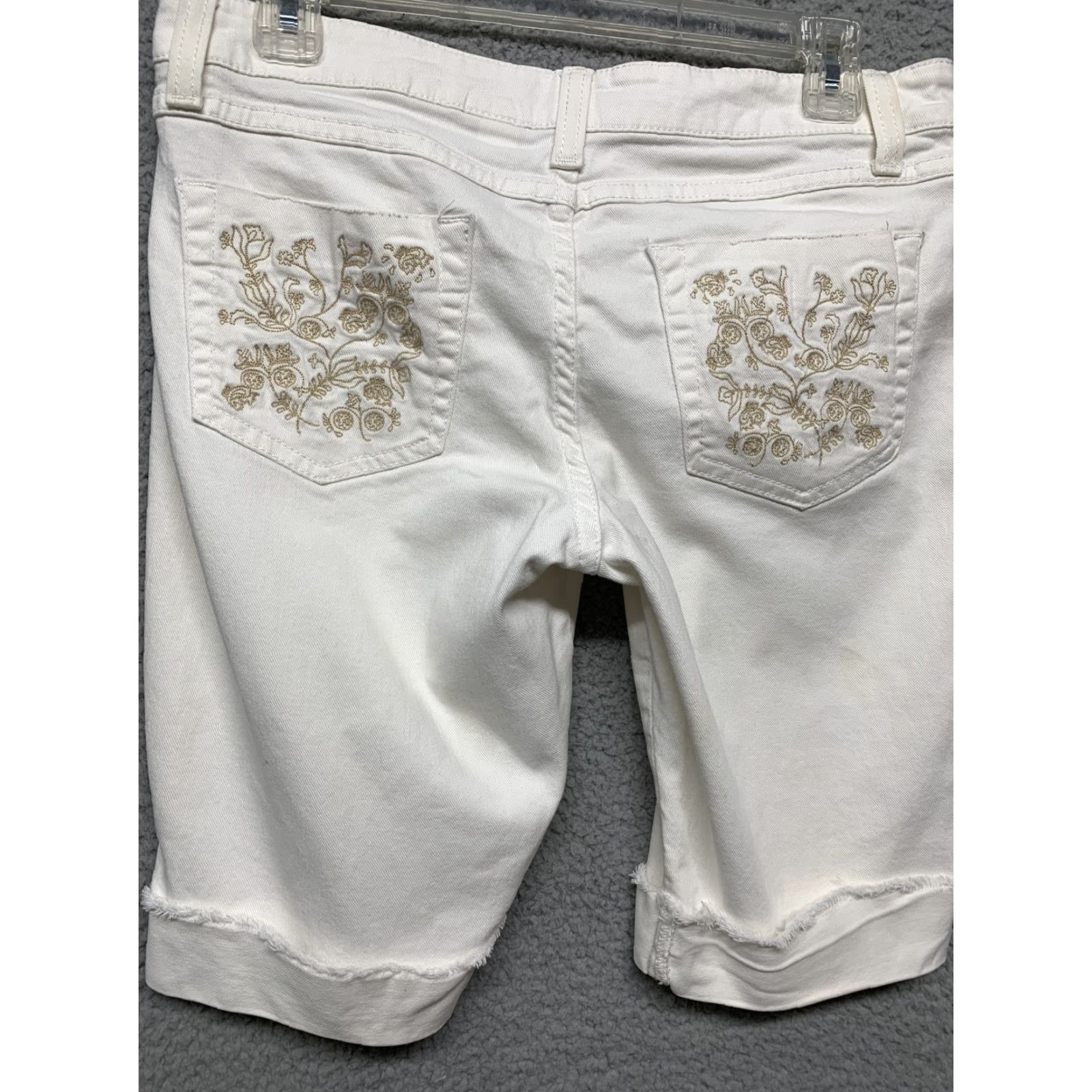 Vintage Nobo Shorts Women's/Juniors Size 11 White 6 Pockets Gold Stitching-Back Pockets Regular Fit Cotton & Spandex Casual Modern Chino 10in Inseam Size 32" / US 10 / IT 46 - 5 Thumbnail