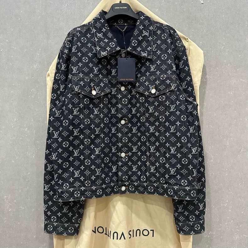 Louis Vuitton Louis Vuitton full logo and pearl buttons denim jacket Size US L / EU 52-54 / 3 - 1 Thumbnail