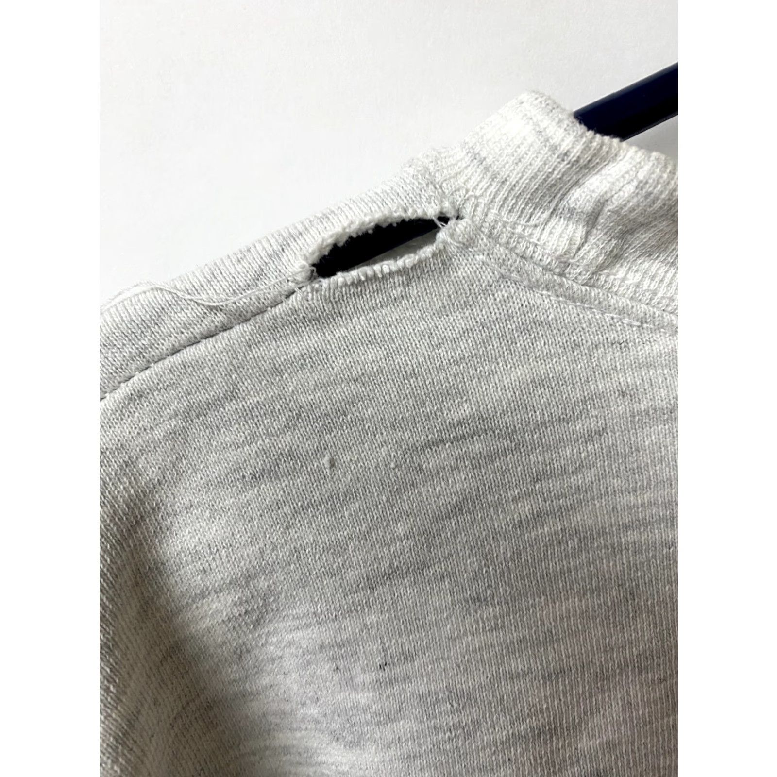 Apple VINTAGE 90s APPLE Sweatshirt Gray L Cotton Blend Grunge Distressed Thrashed Big Apple New York Mens Size US L / EU 52-54 / 3 - 8 Thumbnail