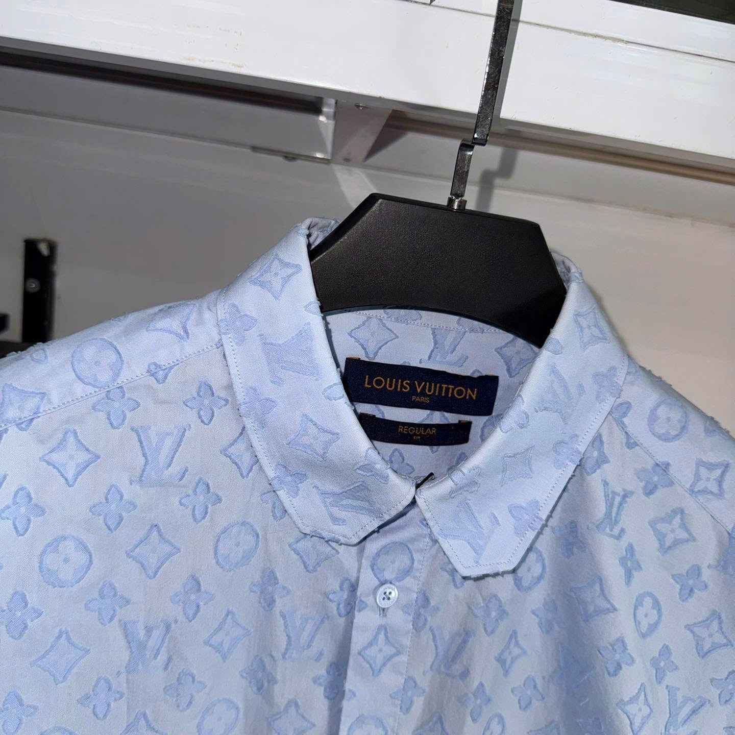 Louis Vuitton LOUIS VUITTON SHIRT Size US M / EU 48-50 / 2 - 3 Thumbnail