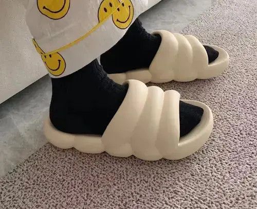 Japanese Brand Puffer Sandal Slides Size US 7 / EU 40 - 2 Thumbnail