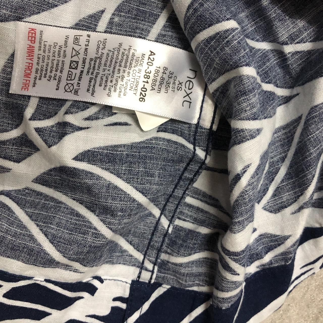 Other Navy and white leaf print short sleeve shirt #leafprint Size US XS / EU 42 / 0 - 4 Thumbnail
