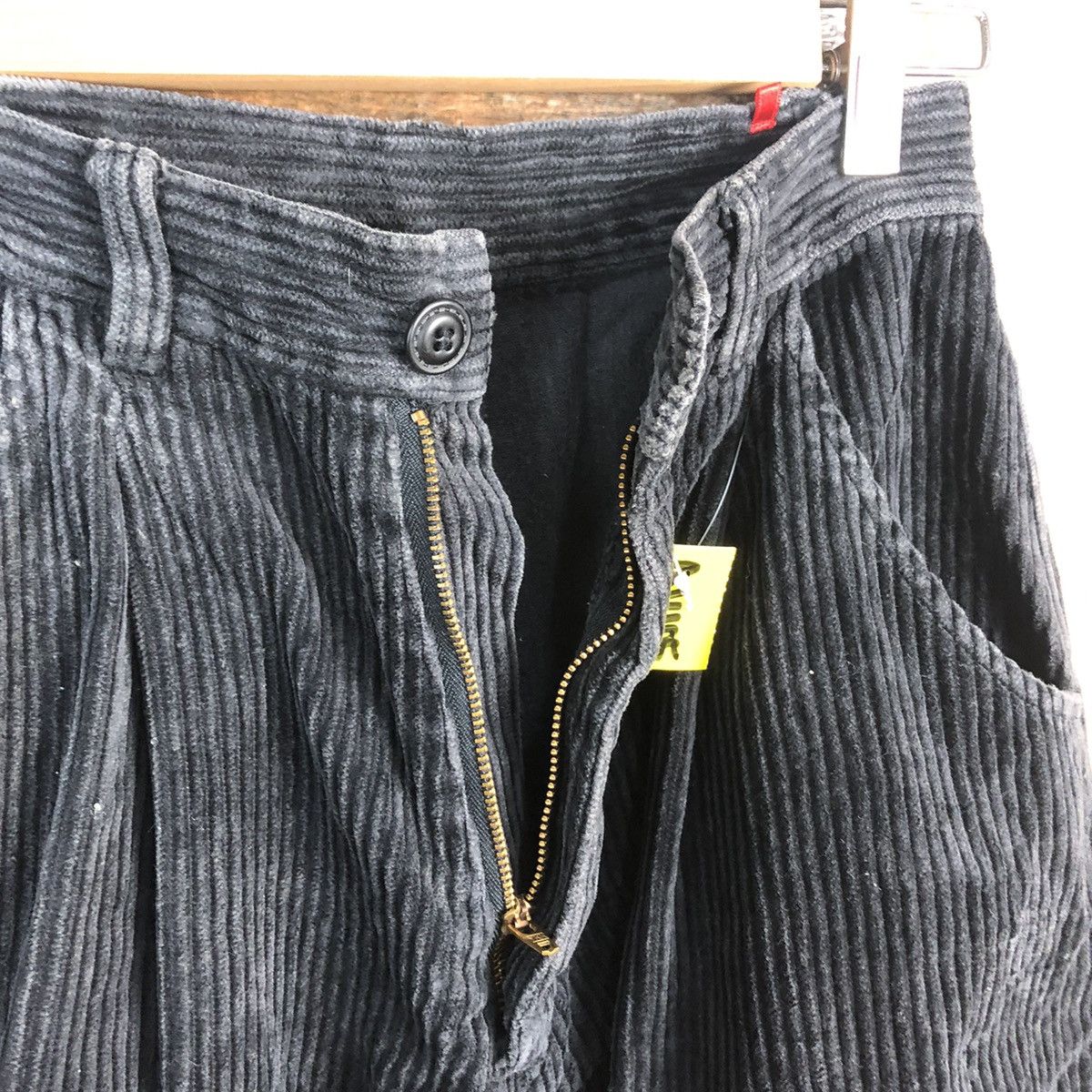Japanese Brand Japanese Brand Coduroy Black Short Pants #A1405 Size 24" / US 00 / IT 34 - 8 Thumbnail