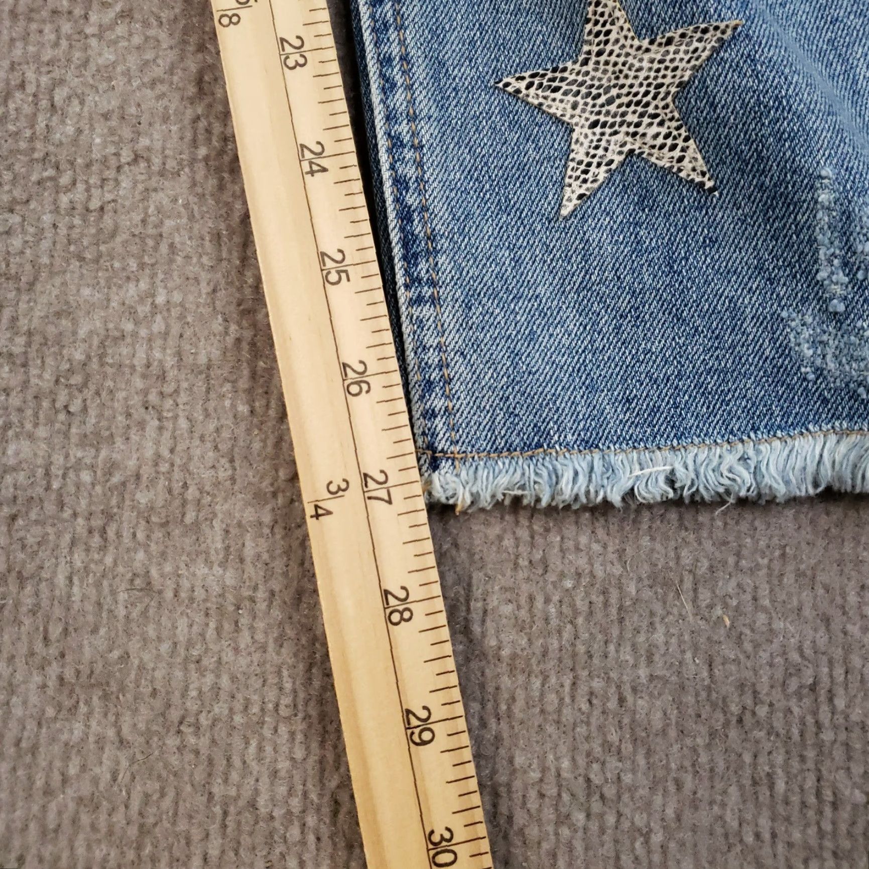 Vintage BLANKNYC Jeans Women’s 30 Blue Distressed Cropped Girlfriend Raw Hem Stars Size 30" / US 8 / IT 44 - 3 Thumbnail