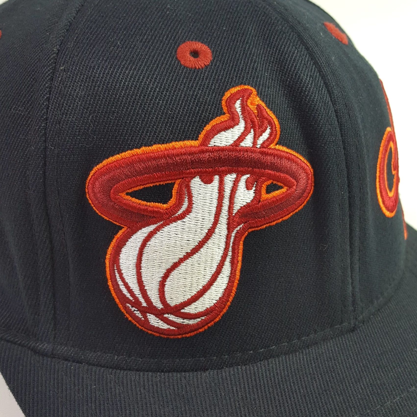 Adidas VINTAGE adidas Miami Heat Hat Baseball Cap NFL NBA Basketball Twill Embroidered 90s Y2K Men's Large Black Cap Logo Size ONE SIZE - 4 Thumbnail