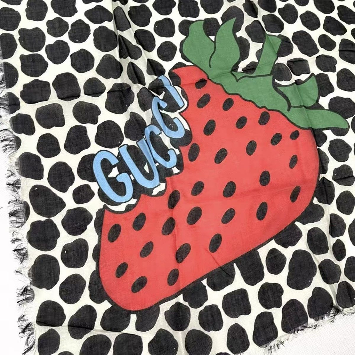 Gucci Strawberry animal print shawl Size ONE SIZE - 2 Thumbnail