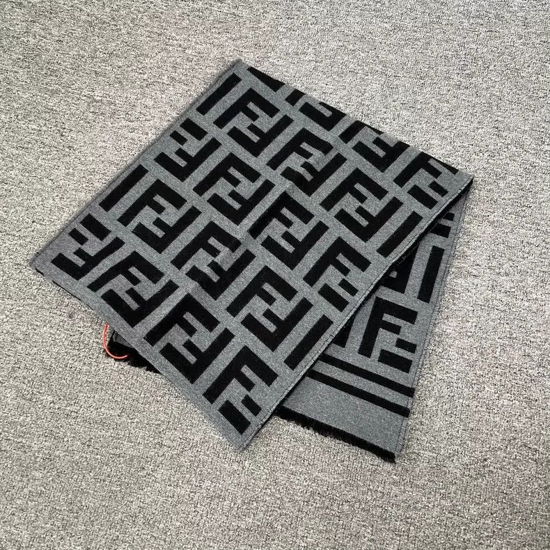 Fendi Fendi Logo Wool Scarf in Gray and Black Size ONE SIZE - 4 Thumbnail