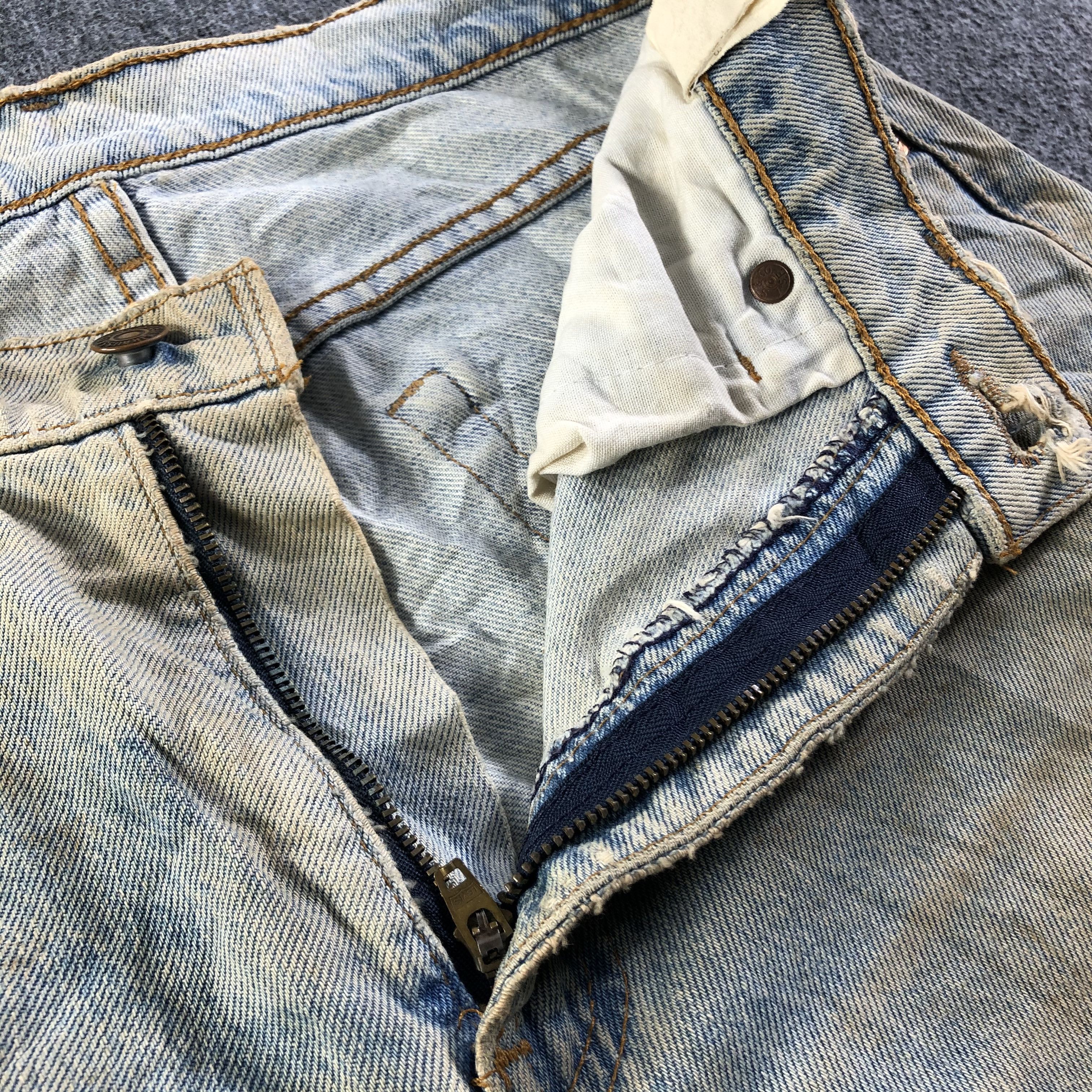 Levi's 90s Vintage Light Wash Levis 520 Jeans-J3780 Size US 30 / EU 46 - 9 Thumbnail