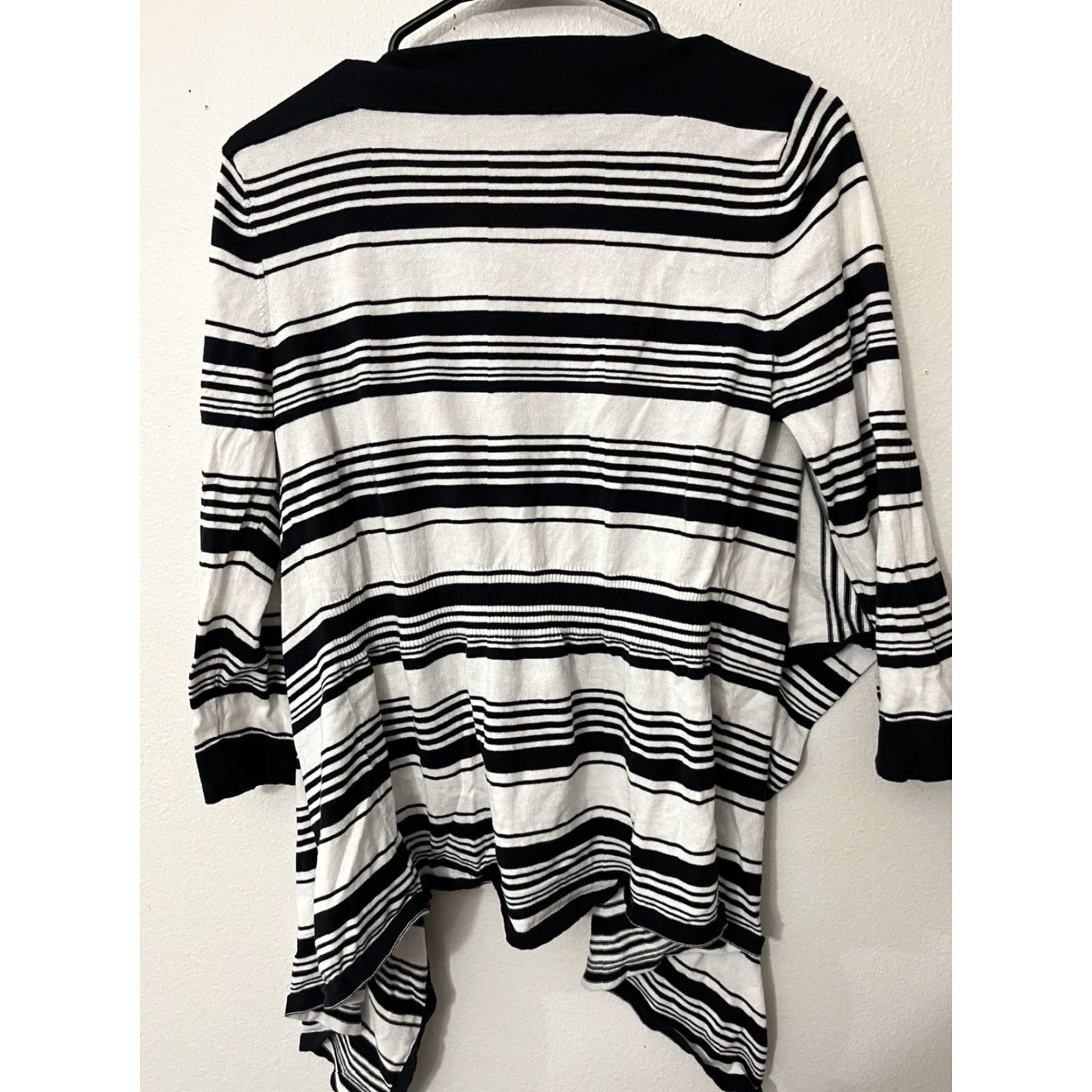 White House Black Market VINTAGE White House Black Market Open Front Waterfall Cardigan Sweater Striped Large Black & White Womens Size L / US 10 / IT 46 - 2 Thumbnail