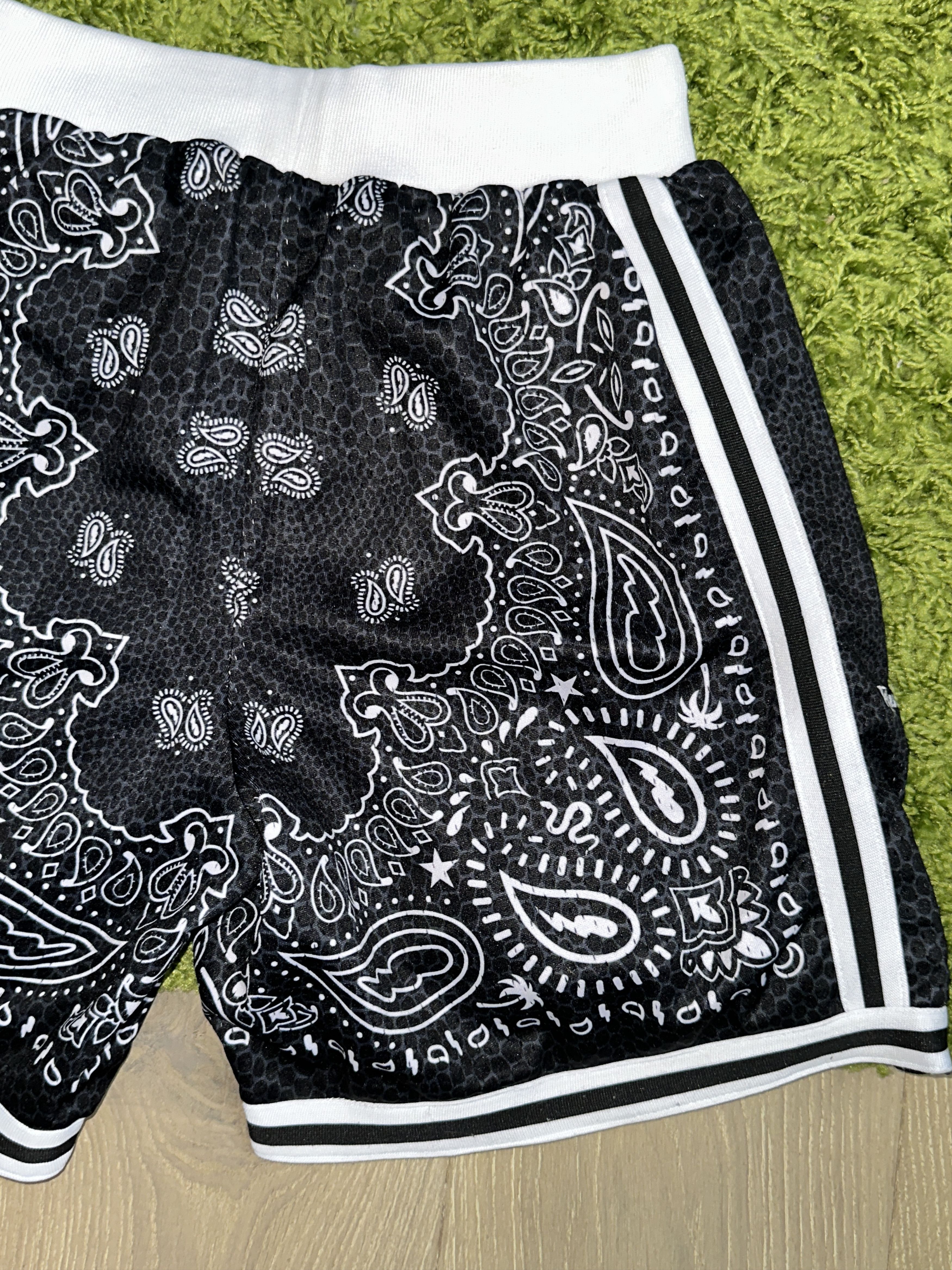 Collect and Select COLLECT and SELECT Paisley shorts Size US 30 / EU 46 - 8 Thumbnail