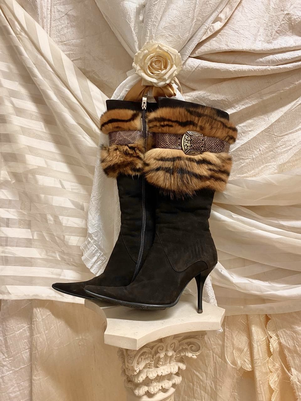 Vintage Vintage dark brown suede rabbit fur heels Size US 7 / IT 37 - 2 Thumbnail