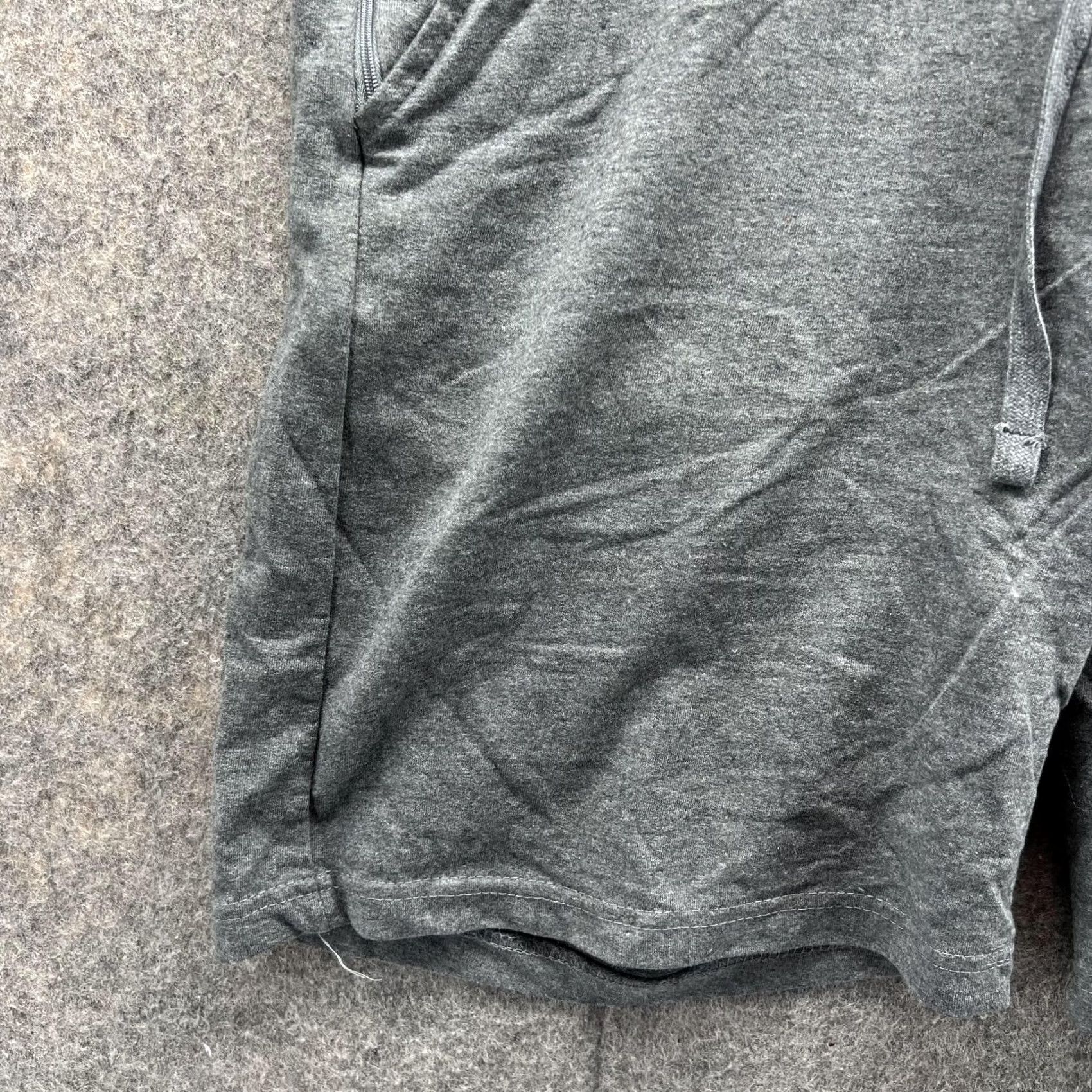 Eddie Bauer Eddie Bauer Shorts Men XL Gray Polyester Athletic Training Zip Drawstring Inseam 7 in Vintage No Regular Men’s XL Size US 36 / EU 52 - 4 Thumbnail