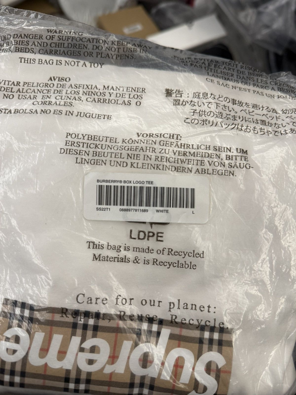 Burberry Supreme Burberry white box logo tee T-shirt Size US L / EU 52-54 / 3 - 3 Thumbnail