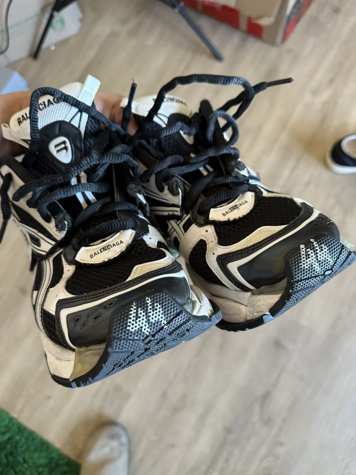 Balenciaga BALENCIAGA RUNNER 44 (11) BLACK WHITE Size US 11 / EU 44 - 6 Thumbnail