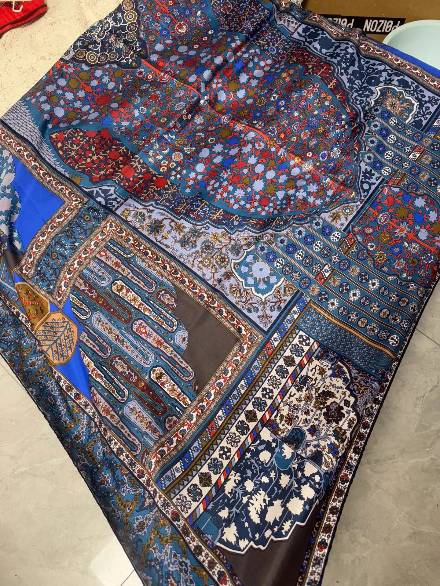 Hermes Hermès 140x140cm Silk Shawl Authentic Beautiful Pattern Size ONE SIZE - 3 Thumbnail