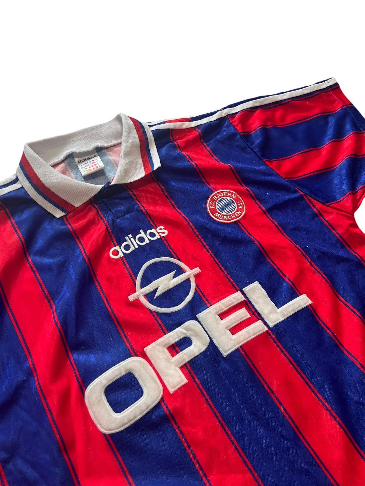 Adidas × Vintage BAYERN MUNICH 1995 1997 HOME SCHOLL FOOTBALL SOCCER JERSEY Size US M / EU 48-50 / 2 - 2 Thumbnail