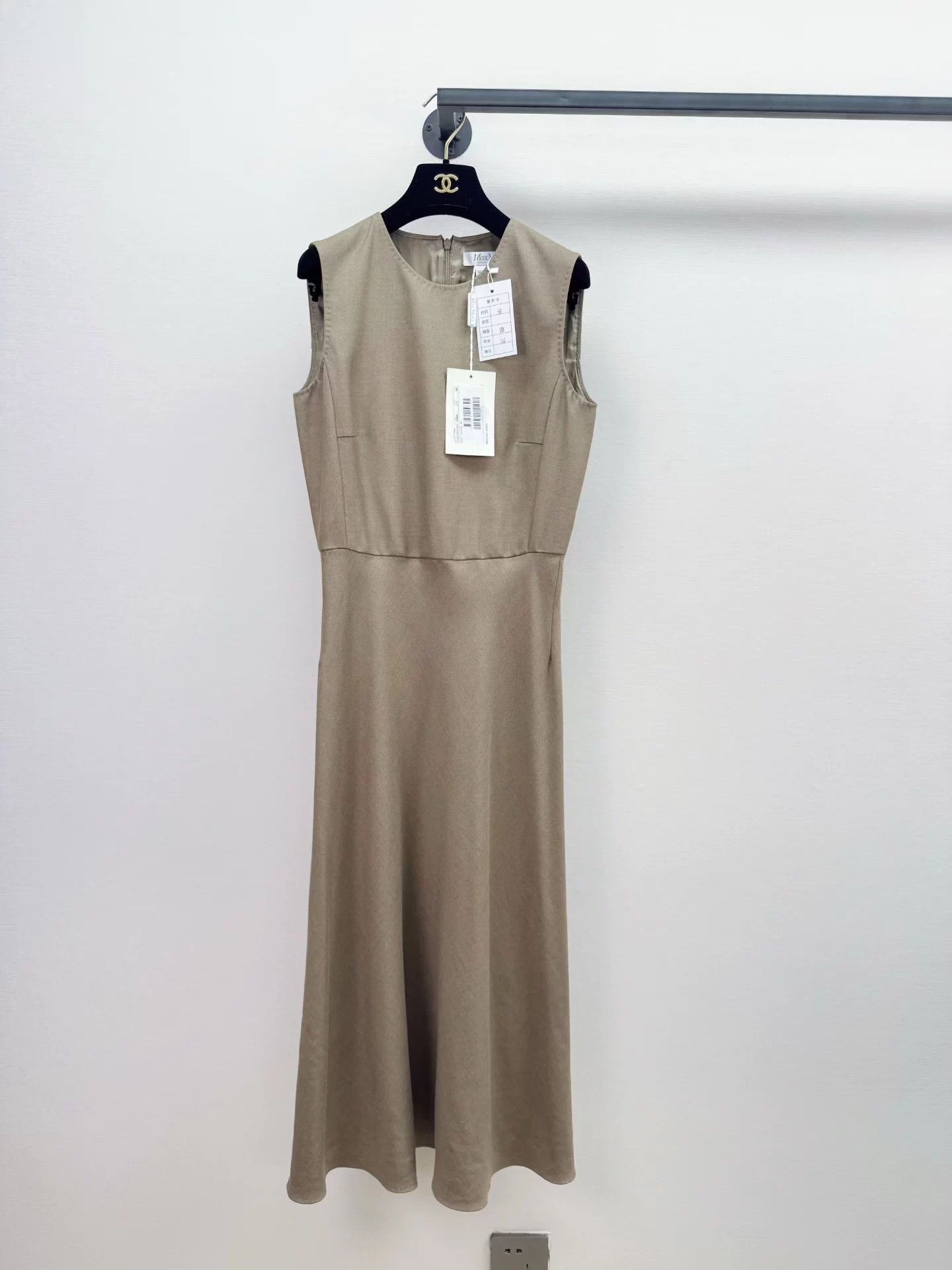 Max Mara MaxMara NWT Camel Hair Sleeveless Dress IT38 Size M / US 6-8 / IT 42-44 - 1 Thumbnail