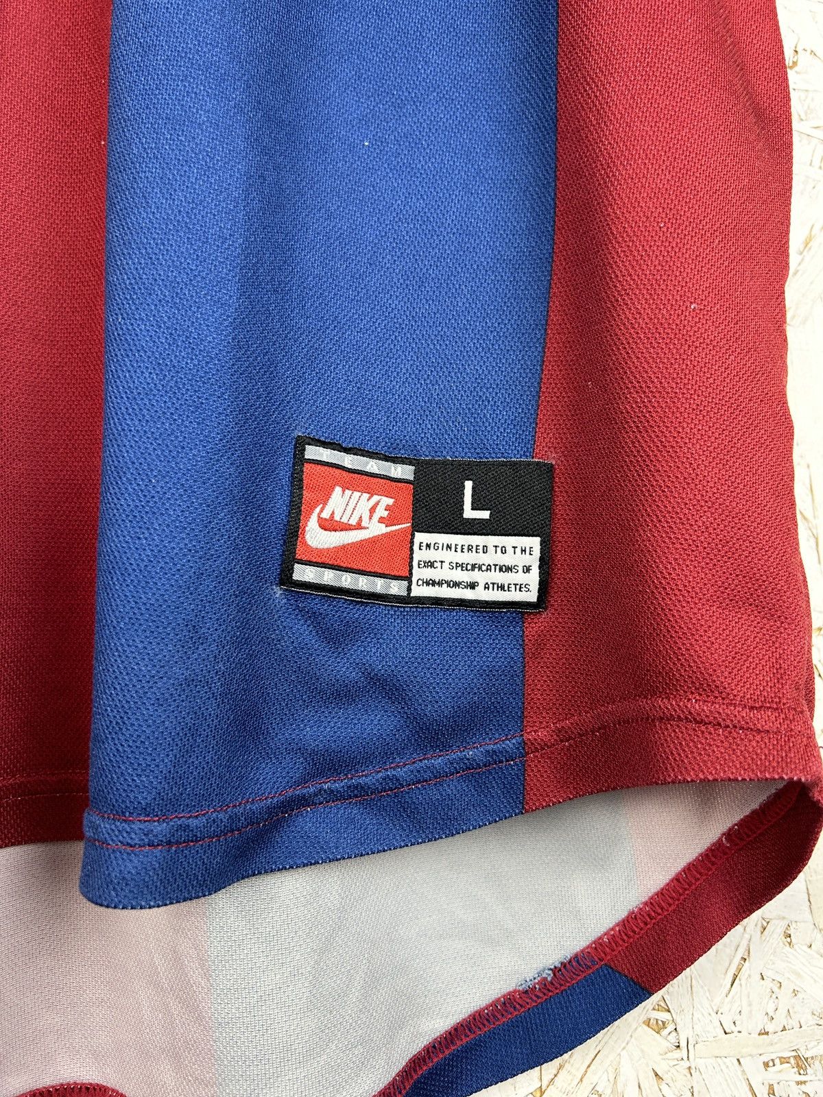 Nike 90s Nike FC Barcelona 1998/99 Home Kit Soccer Jersey L Size US L / EU 52-54 / 3 - 5 Thumbnail
