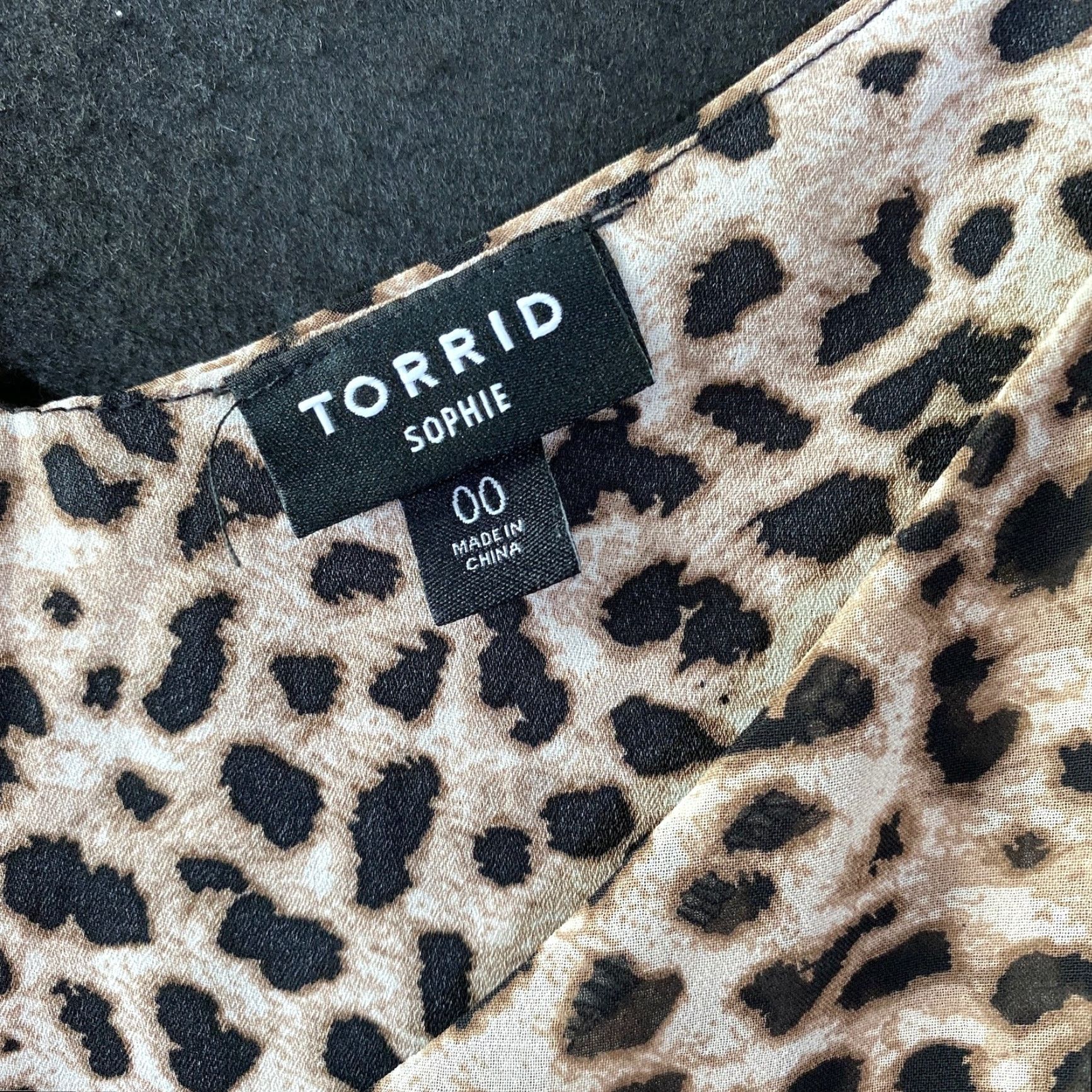 Torrid Torrid Blouse Black Animal Print Tank V-Neck Flowy 00 Womens Sleeveless Jersey Polyester Shirt Pattern Casual Women's Clothing Size XXS / US 00 / IT 34 - 4 Thumbnail
