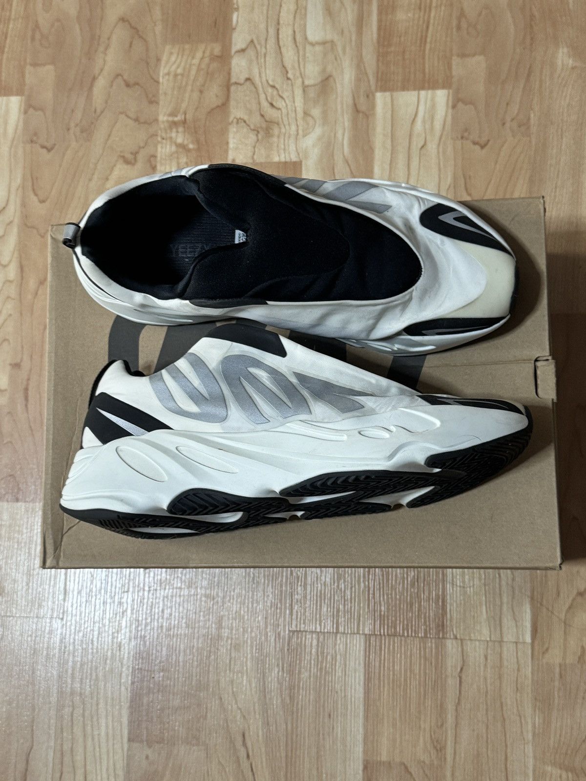 Kanye West × Yeezy Yeezy Boost 700 MNVN Laceless 'Analog' Size US 11.5 / EU 44-45 - 3 Thumbnail