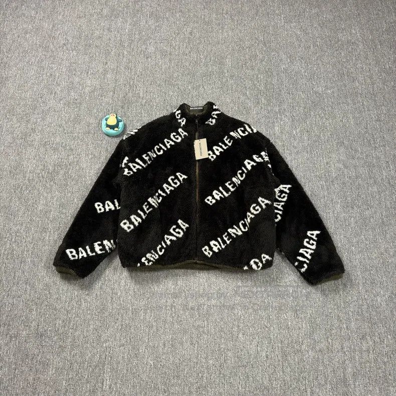 Balenciaga Balenciaga Black all-over print reversible Mastercard flee Size US M / EU 48-50 / 2 - 1 Thumbnail