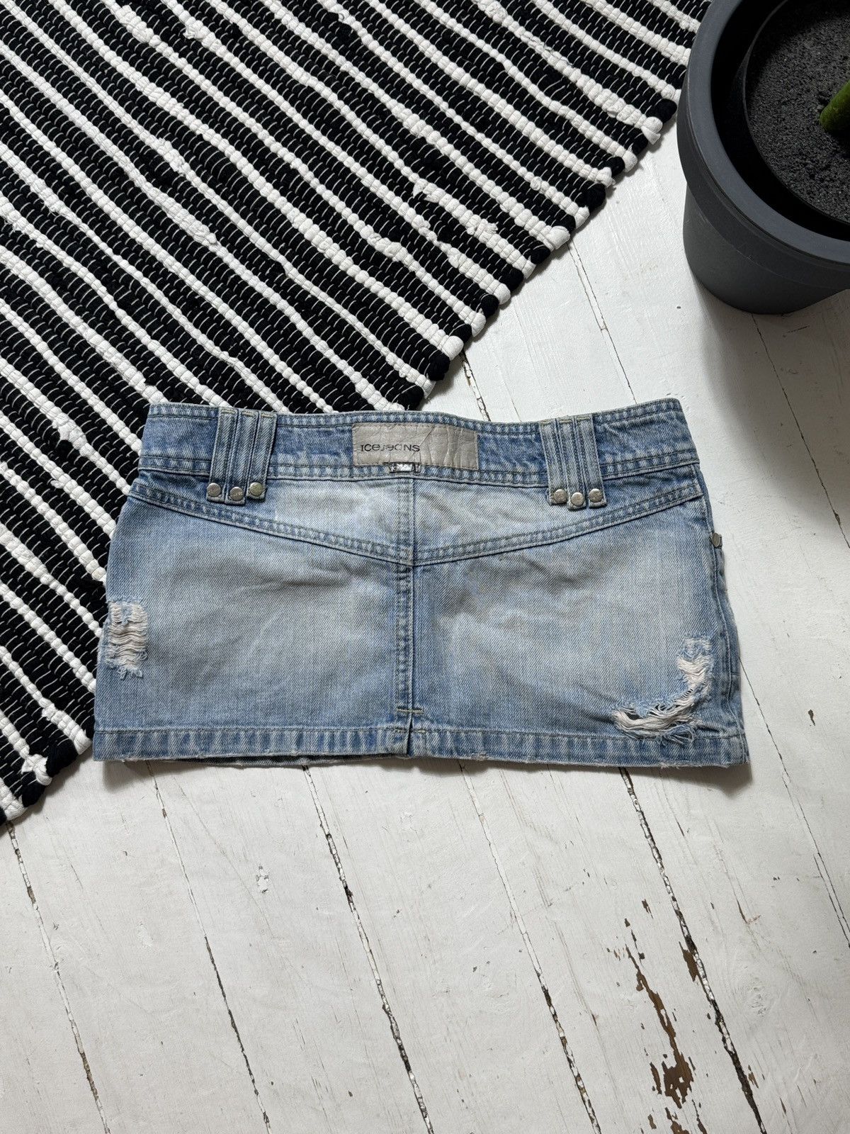 Iceberg VINTAGE ICEBERG 2000s MINI DENIM SKIRT Size 28" / US 6 / IT 42 - 2 Thumbnail