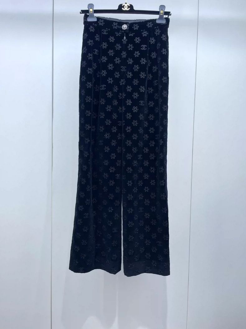 Chanel Chanel 22K black velvet flower hollow trousers 2504-Nextarr Size 42" / US 20 - 1 Thumbnail
