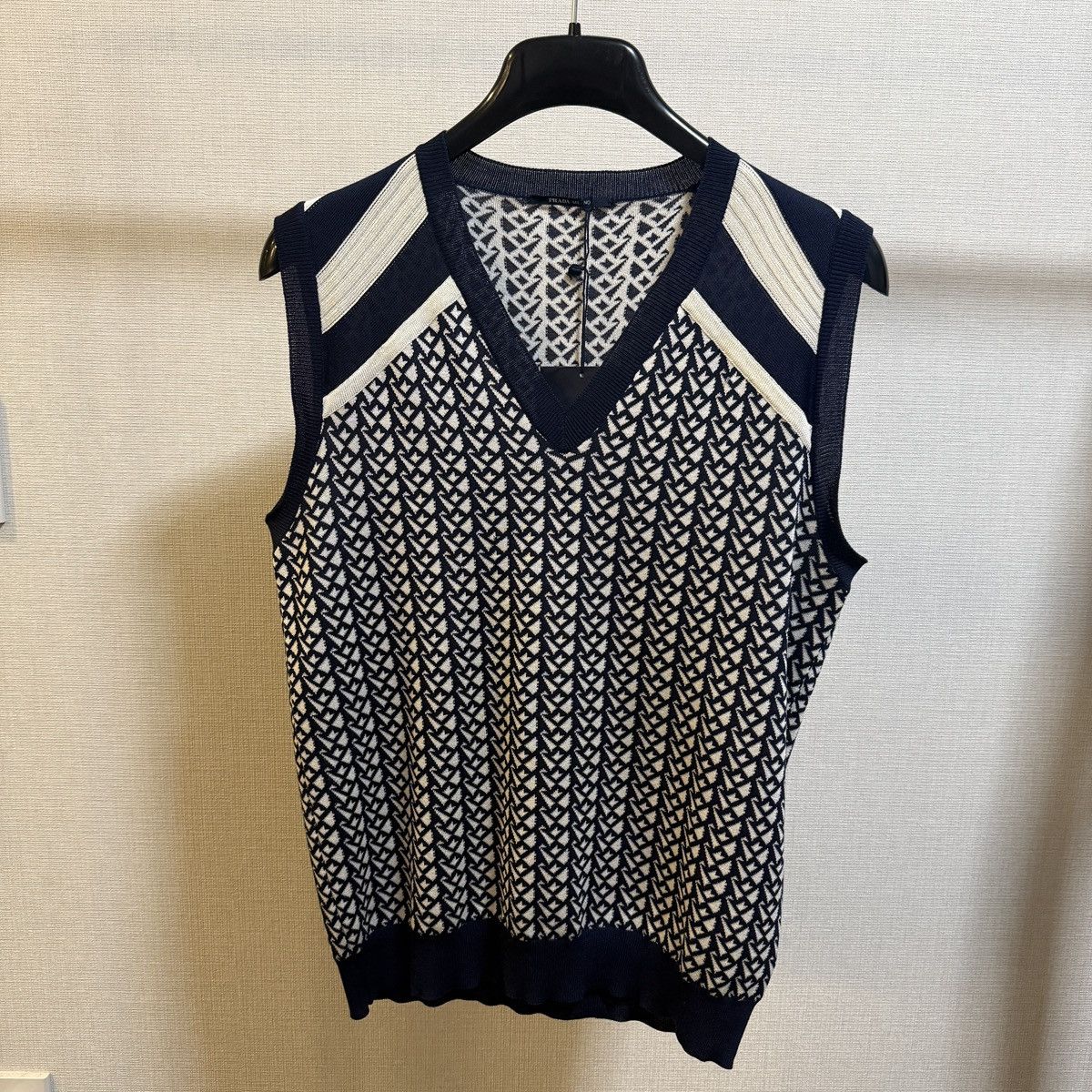 Prada PRADA 15SS Geometric Jacquard Knit Vest Gilet Size US S / EU 44-46 / 1 - 1 Thumbnail