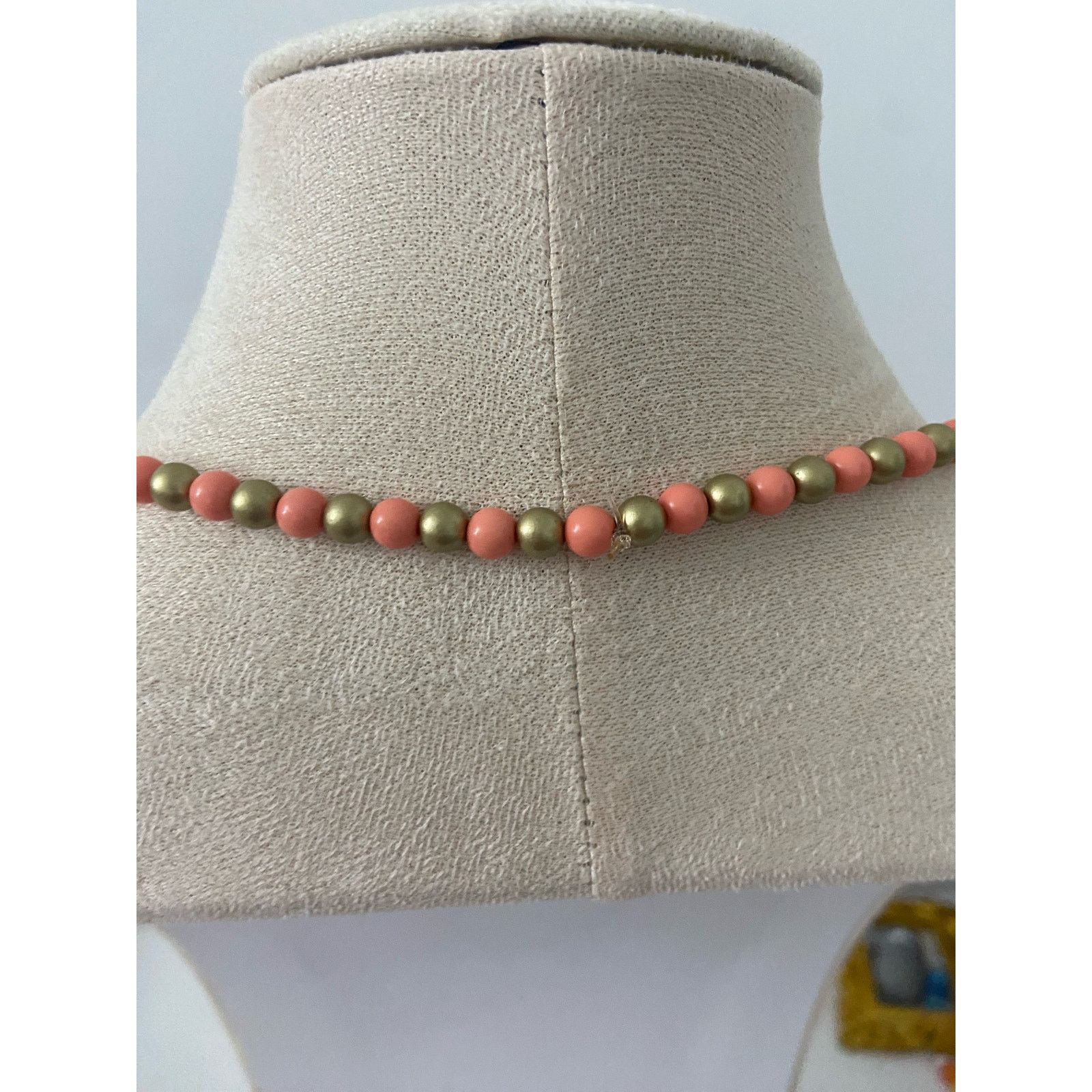 Handmade pink coral bead necklace Size ONE SIZE - 3 Thumbnail