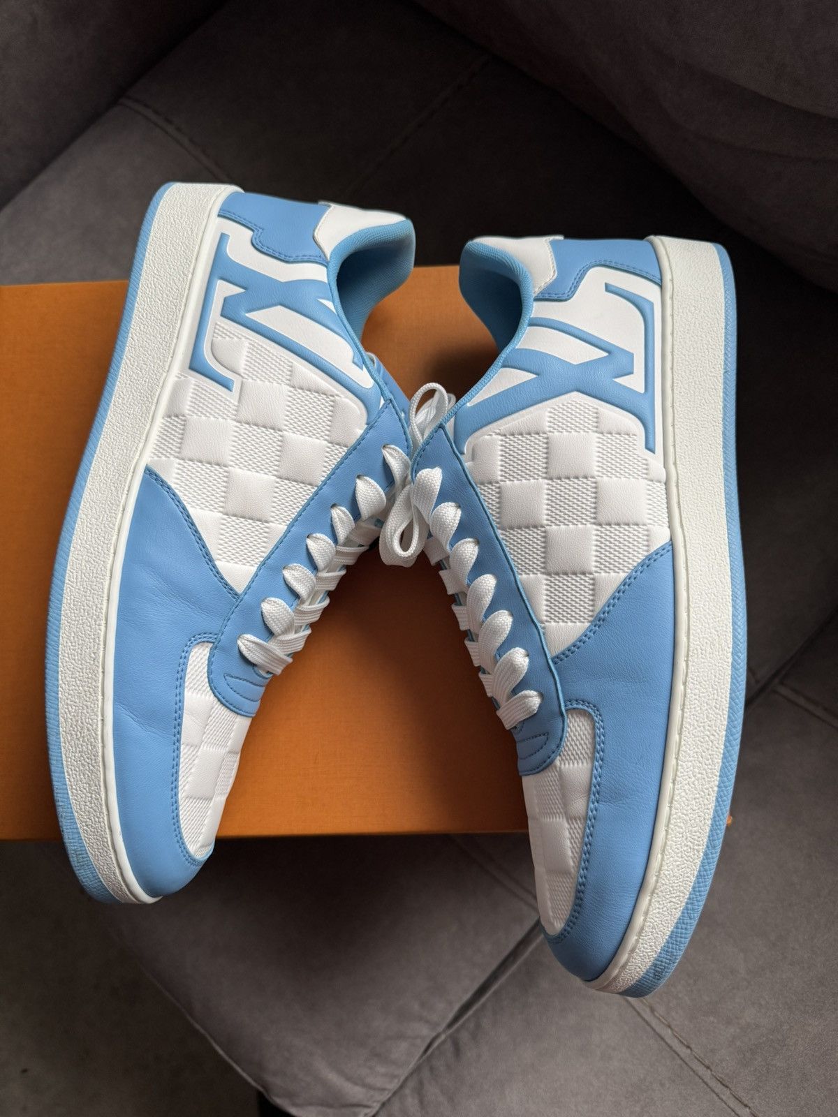 Louis Vuitton LOUIS VUITTON RIVOLI sneakers size UK7 1/2 see all photos!!! Size US 9 / EU 42 - 4 Thumbnail