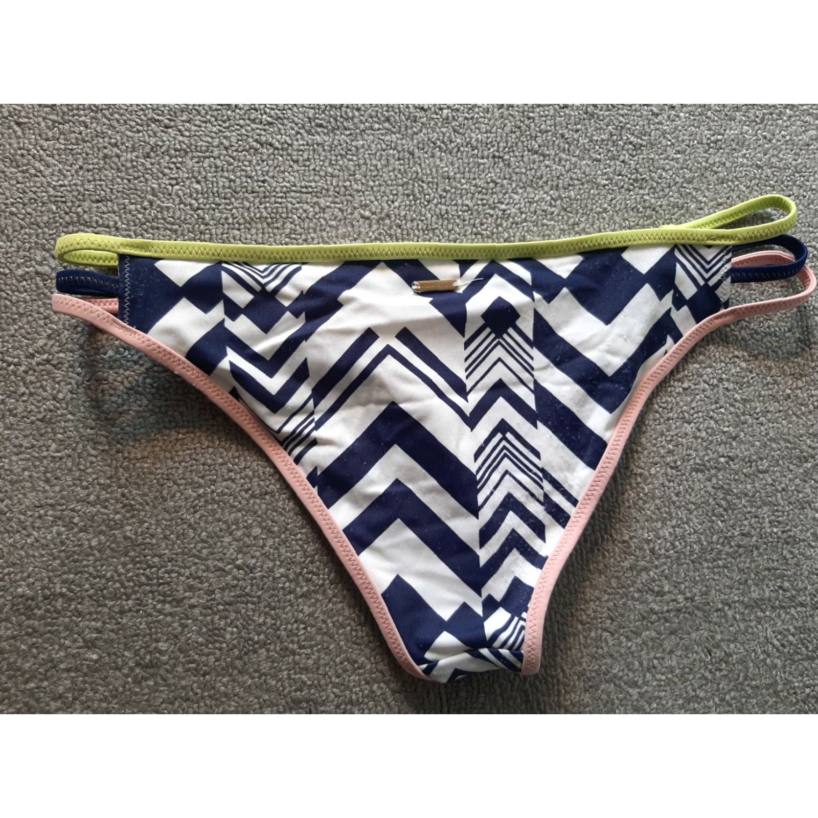 Victoria's Secret VICORIA'S SECRET Bathing Suit Bottom PS Petite S P *slight fabric ware* Multicolor Cheeky Ruffle Bottom Womens Size 28" / US 6 / IT 42 - 2 Thumbnail
