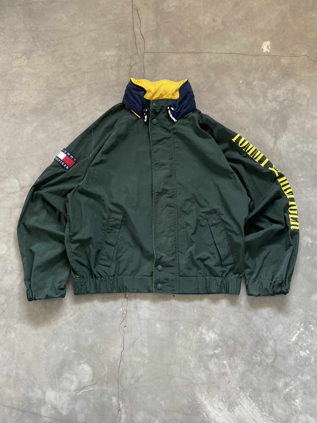 Tommy Hilfiger Vintage Tommy Hilfiger Spell Out Sleeve Sailing Windbreaker Size US XL / EU 56 / 4 - 1 Thumbnail