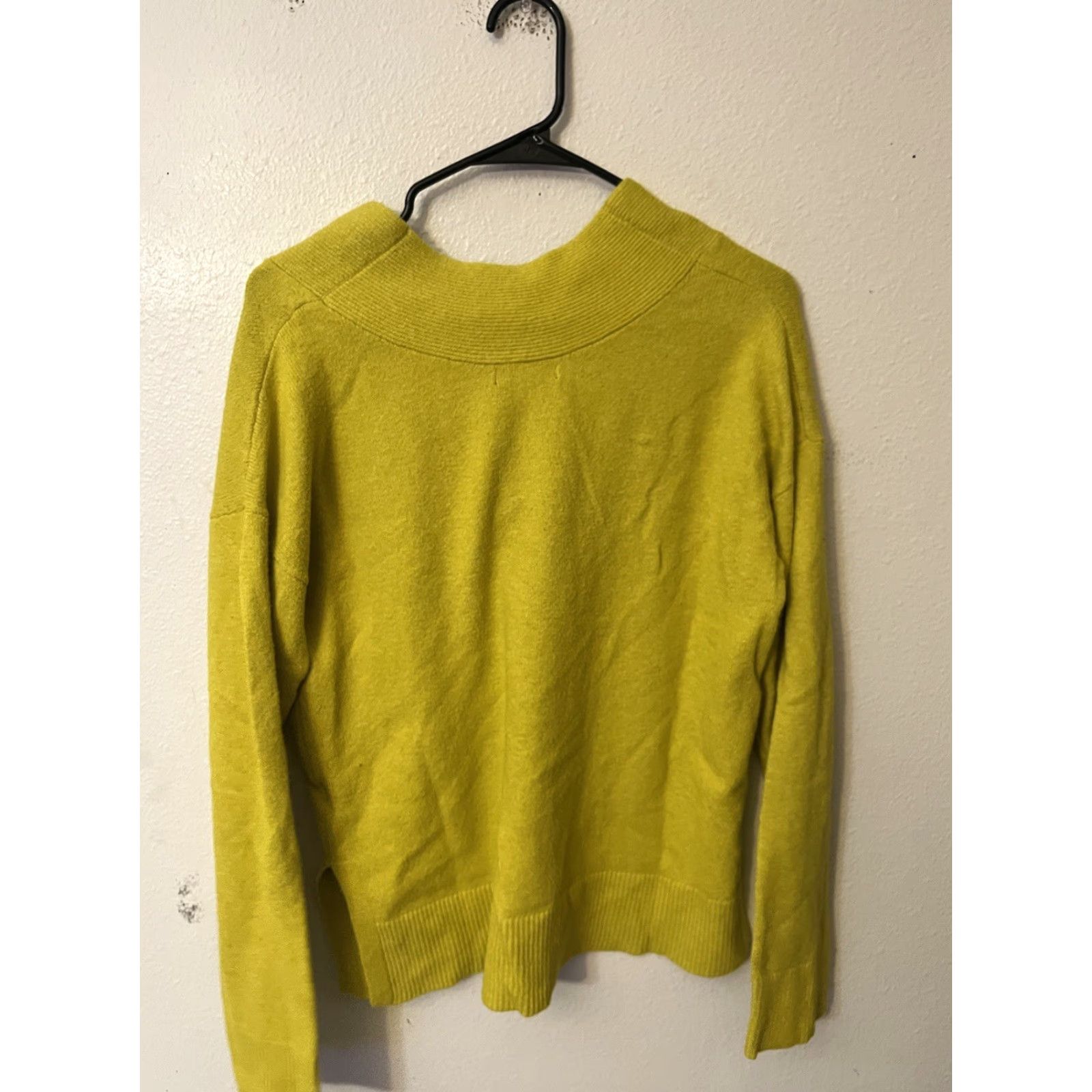 Banana Republic Banana Republic Sweater Teens M Bright Yellow Cotton Blend V-Neck Pullover Long Sleeve Size US M / EU 48-50 / 2 - 3 Thumbnail