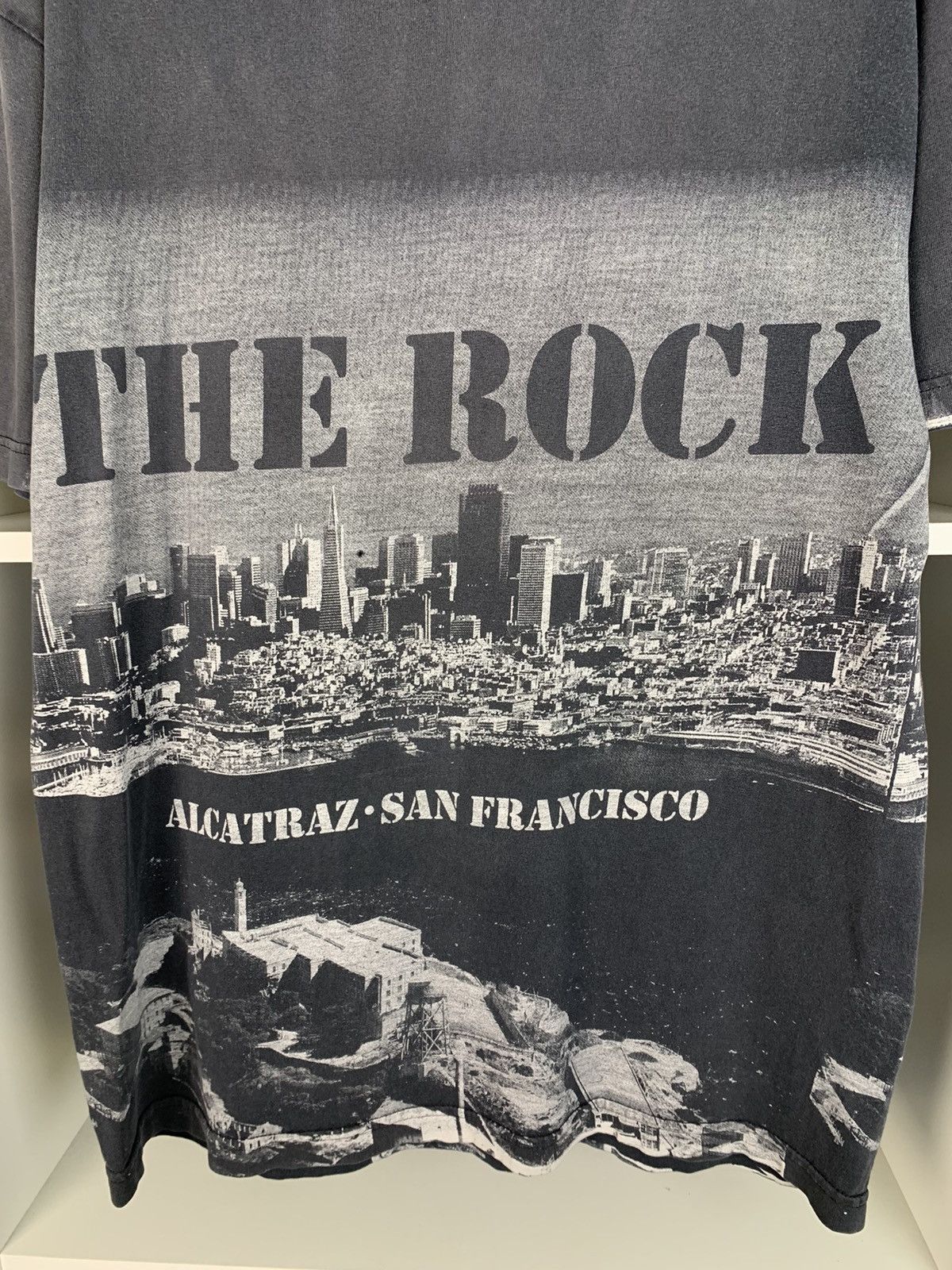 Vintage Vintage The Rock Alcatraz All Over Print T-shirt Size US L / EU 52-54 / 3 - 10 Thumbnail