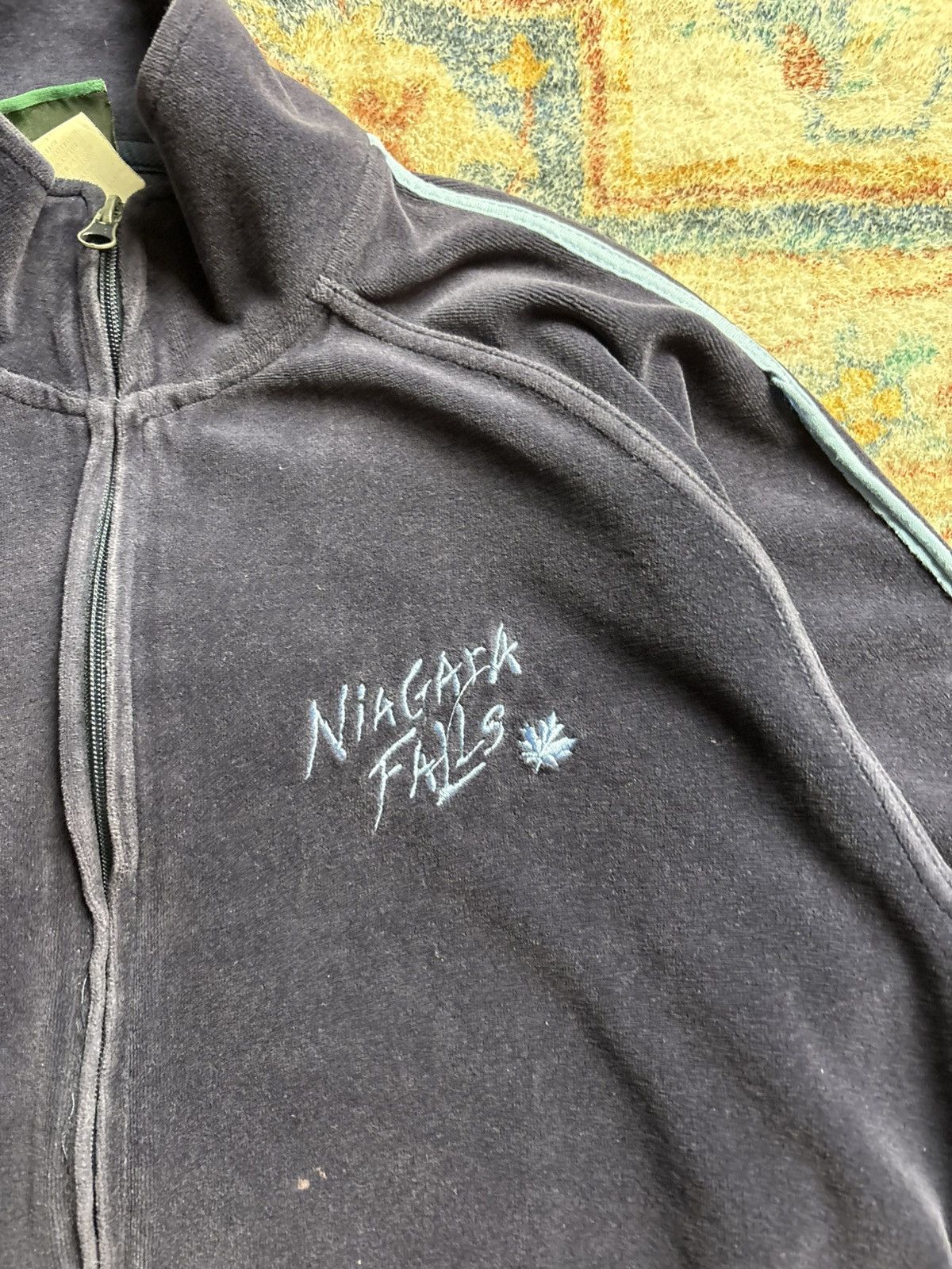 Vintage Vintage Niagara Falls Velour Zip-up Sweatshirt Medium Size US M / EU 48-50 / 2 - 4 Thumbnail