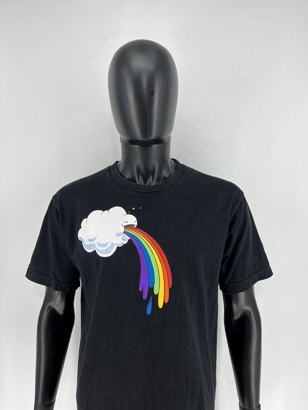 Vintage Unfledged Cloud Puke Rainbow Funny/Graphic T-Shirt 00s Size US L / EU 52-54 / 3 - 1 Thumbnail