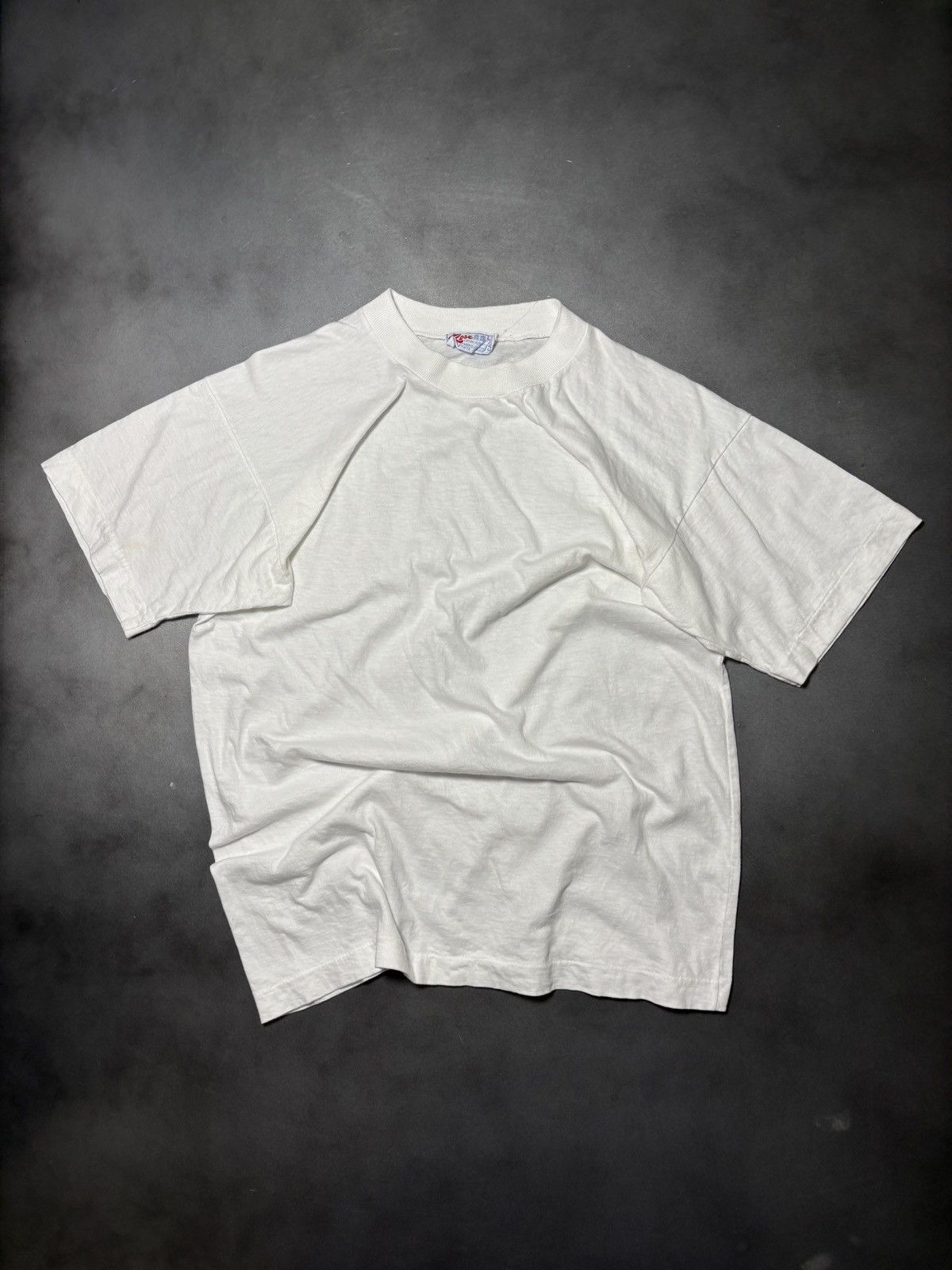 Vintage Vintage Blank Tee 1980s White T-Shirt 80s Rose Single Stitch Size US S / EU 44-46 / 1 - 1 Thumbnail