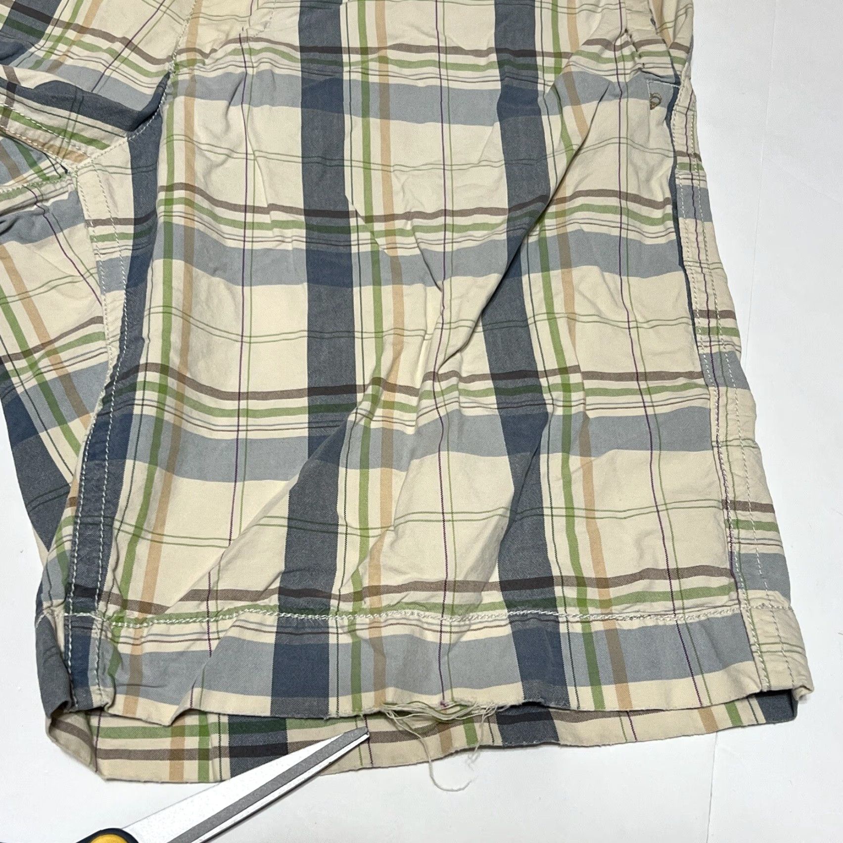 American Eagle Outfitters American Eagle Outfitters Shorts Men Plaid Bermuda Flat Front Distressed Multicolor 34 Inseam 10 Casual Casual Mens Bermuda Shorts Size US 34 / EU 50 - 6 Thumbnail