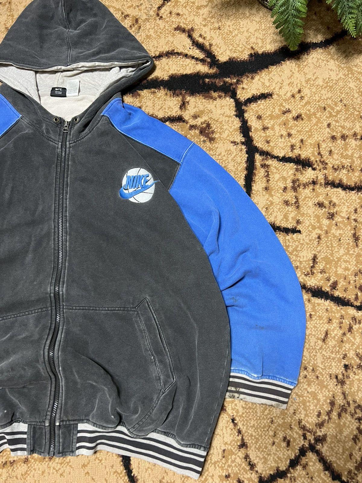 Nike × Vintage 00s Vintage Nike Ceter Swoosh Logo Oversized Sweatshirt Rare Size US XL / EU 56 / 4 - 3 Thumbnail